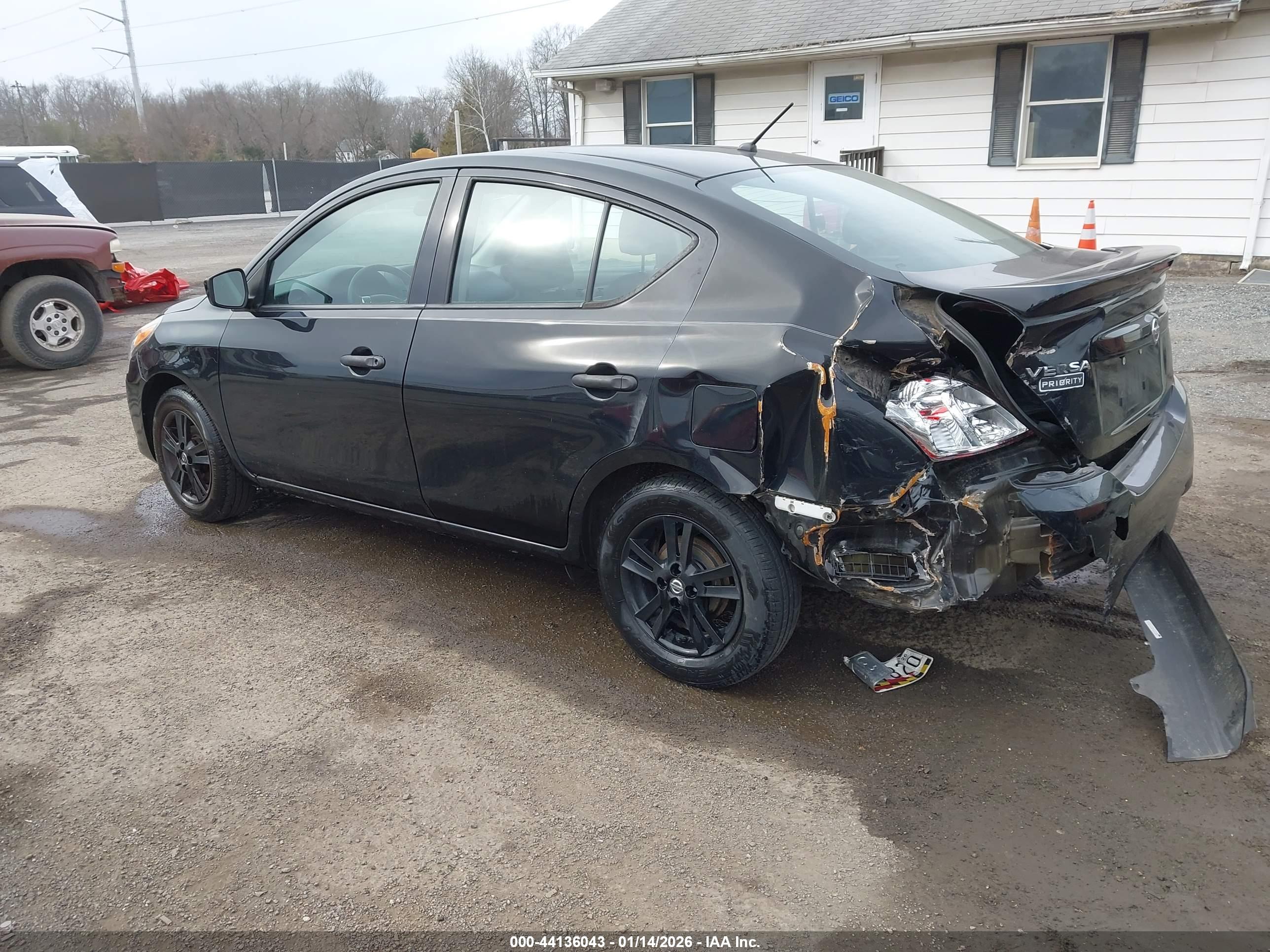 NISSAN VERSA image 3
