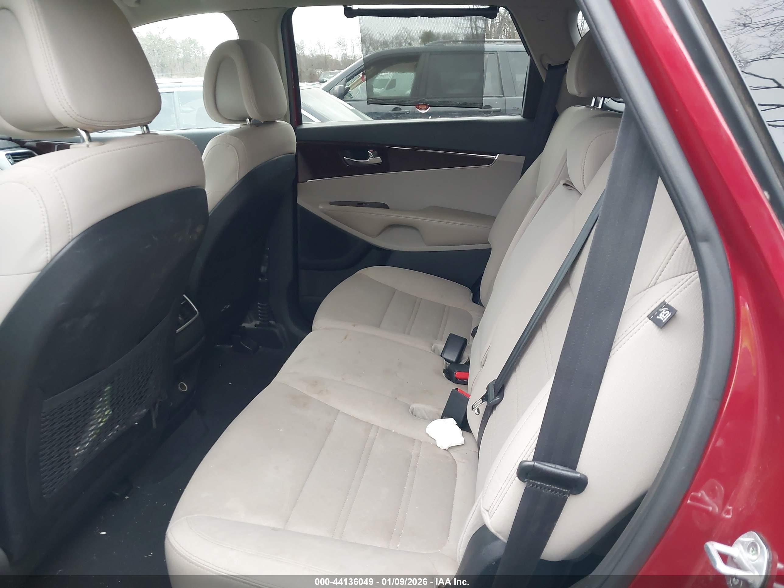 KIA SORENTO image 8