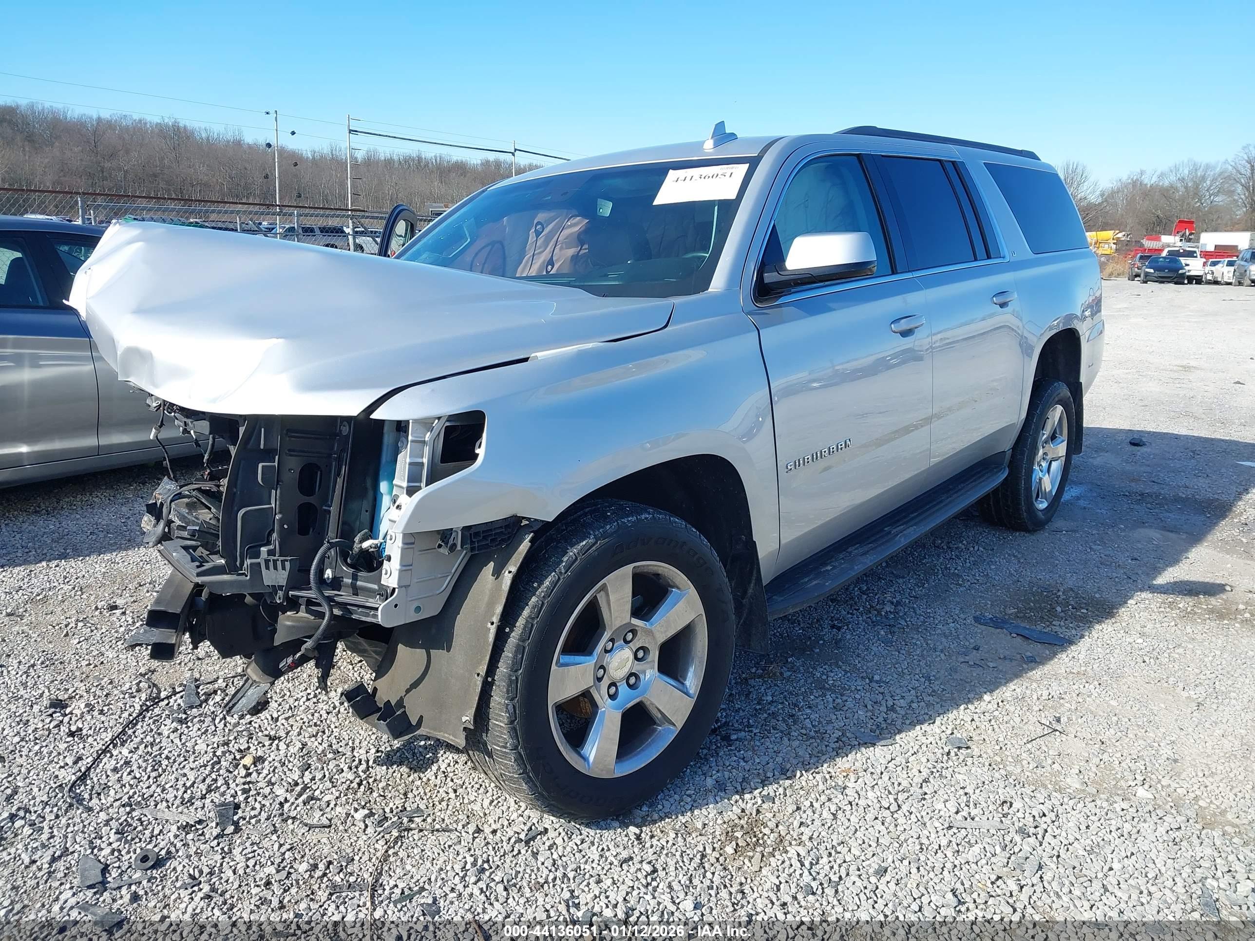 CHEVROLET SUBURBAN image 2