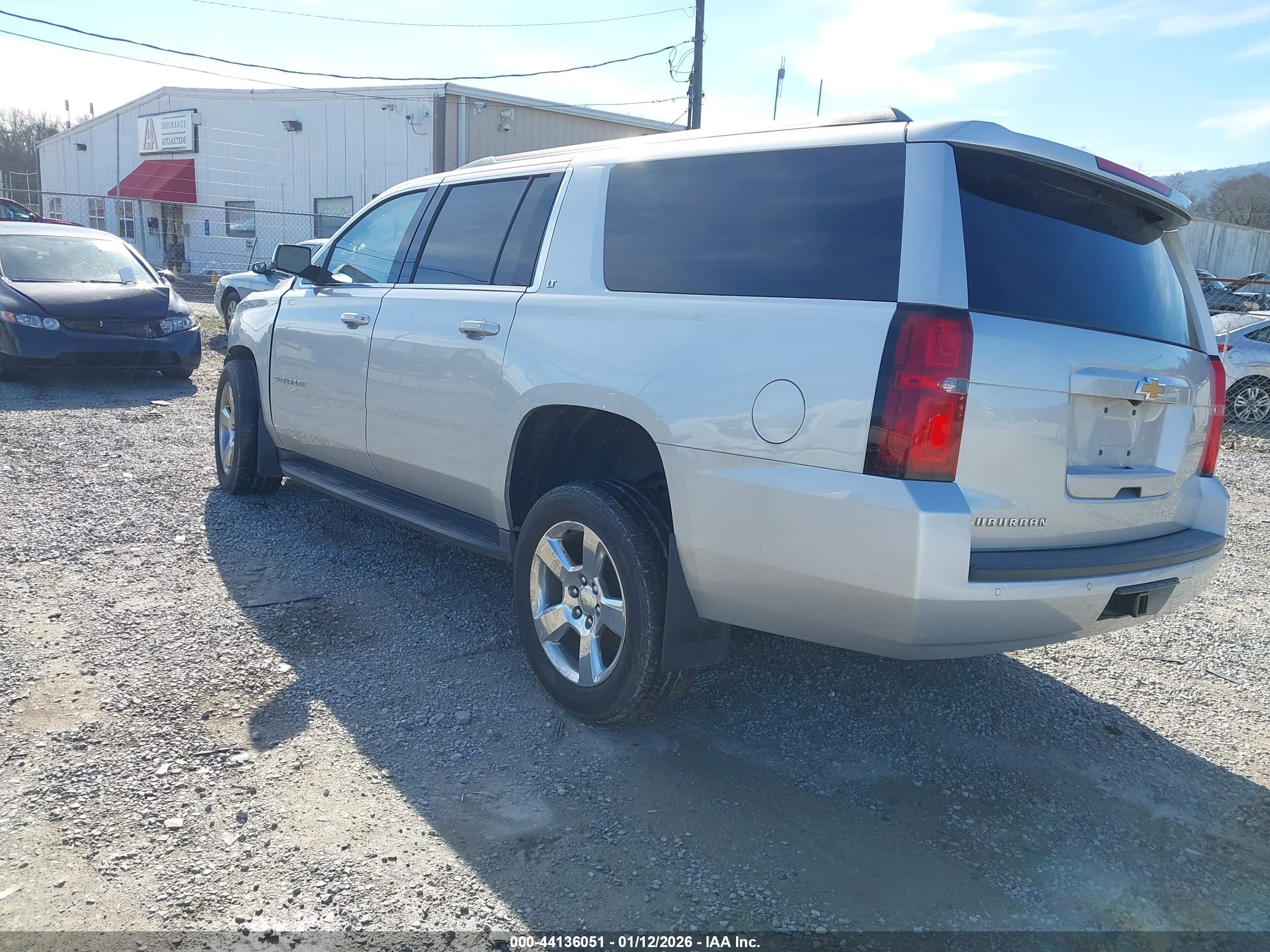 CHEVROLET SUBURBAN image 3