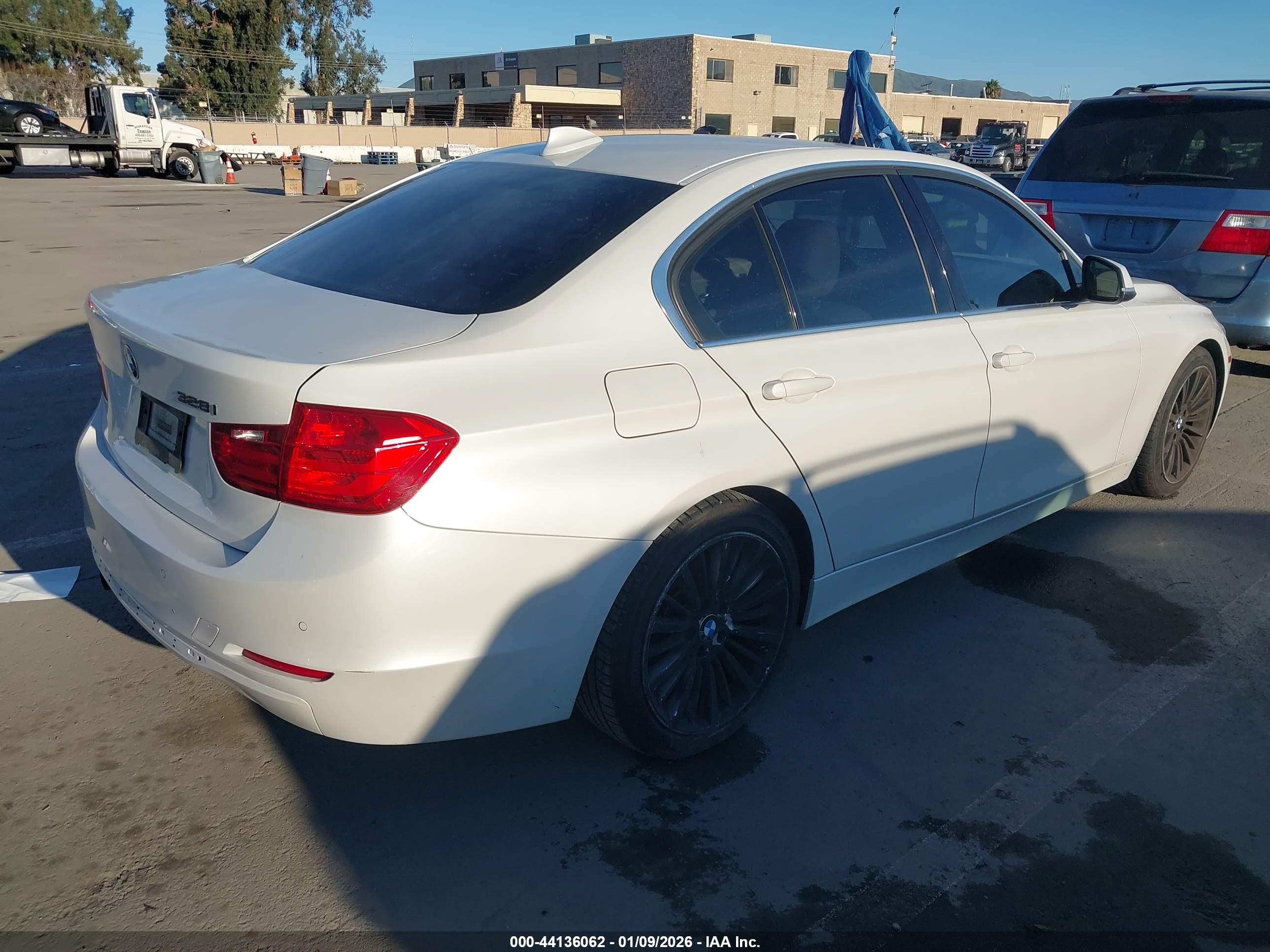 BMW 328I image 4
