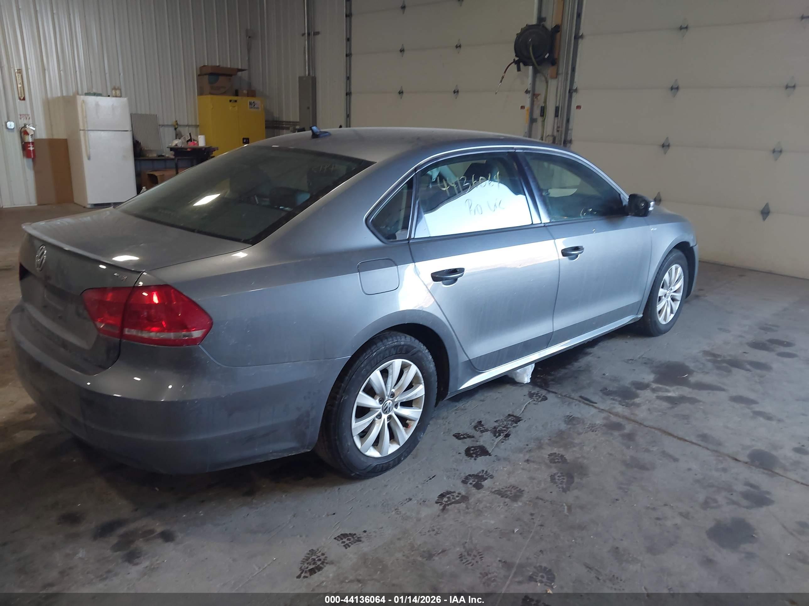 VOLKSWAGEN PASSAT image 4
