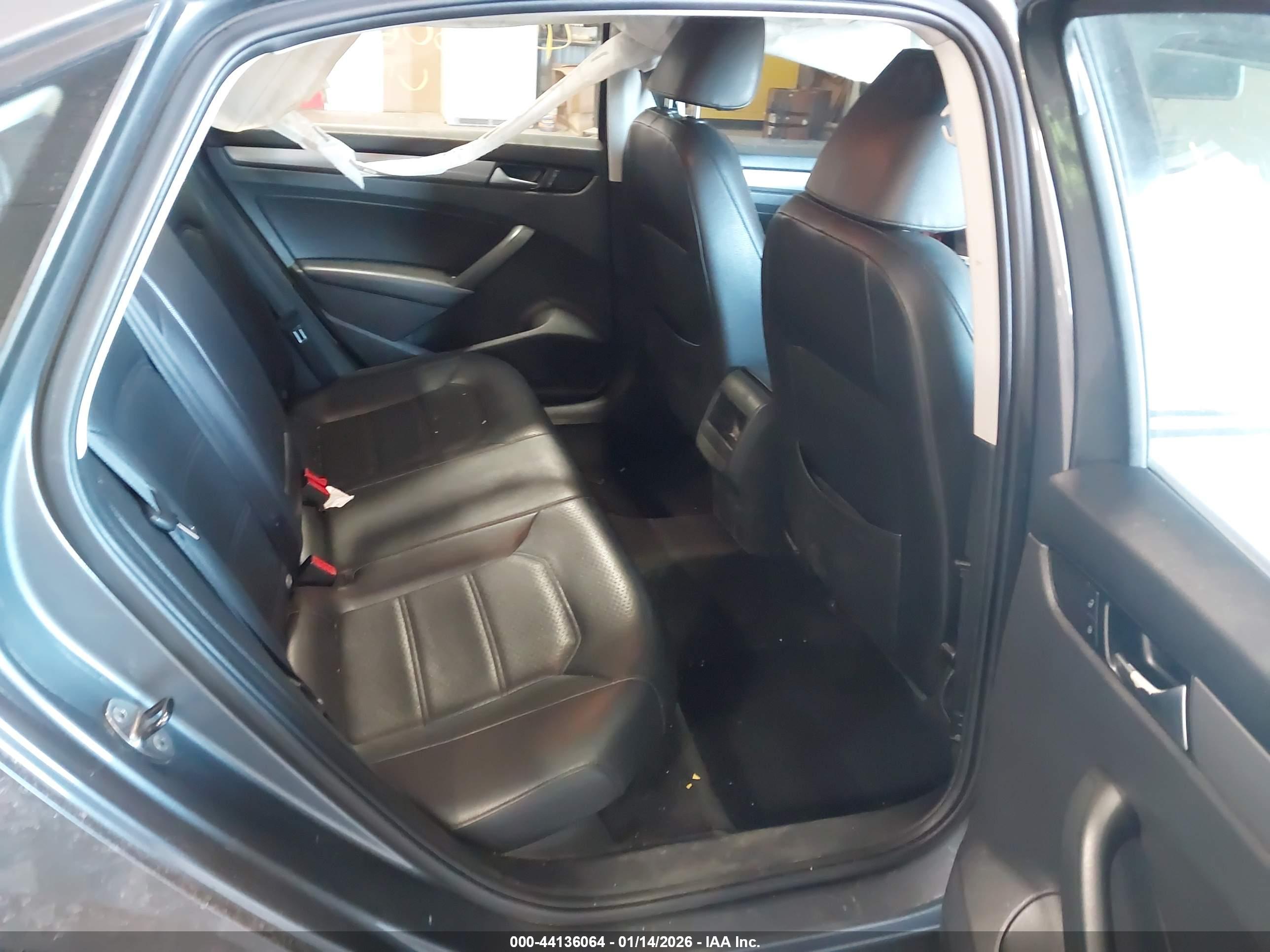 VOLKSWAGEN PASSAT image 8