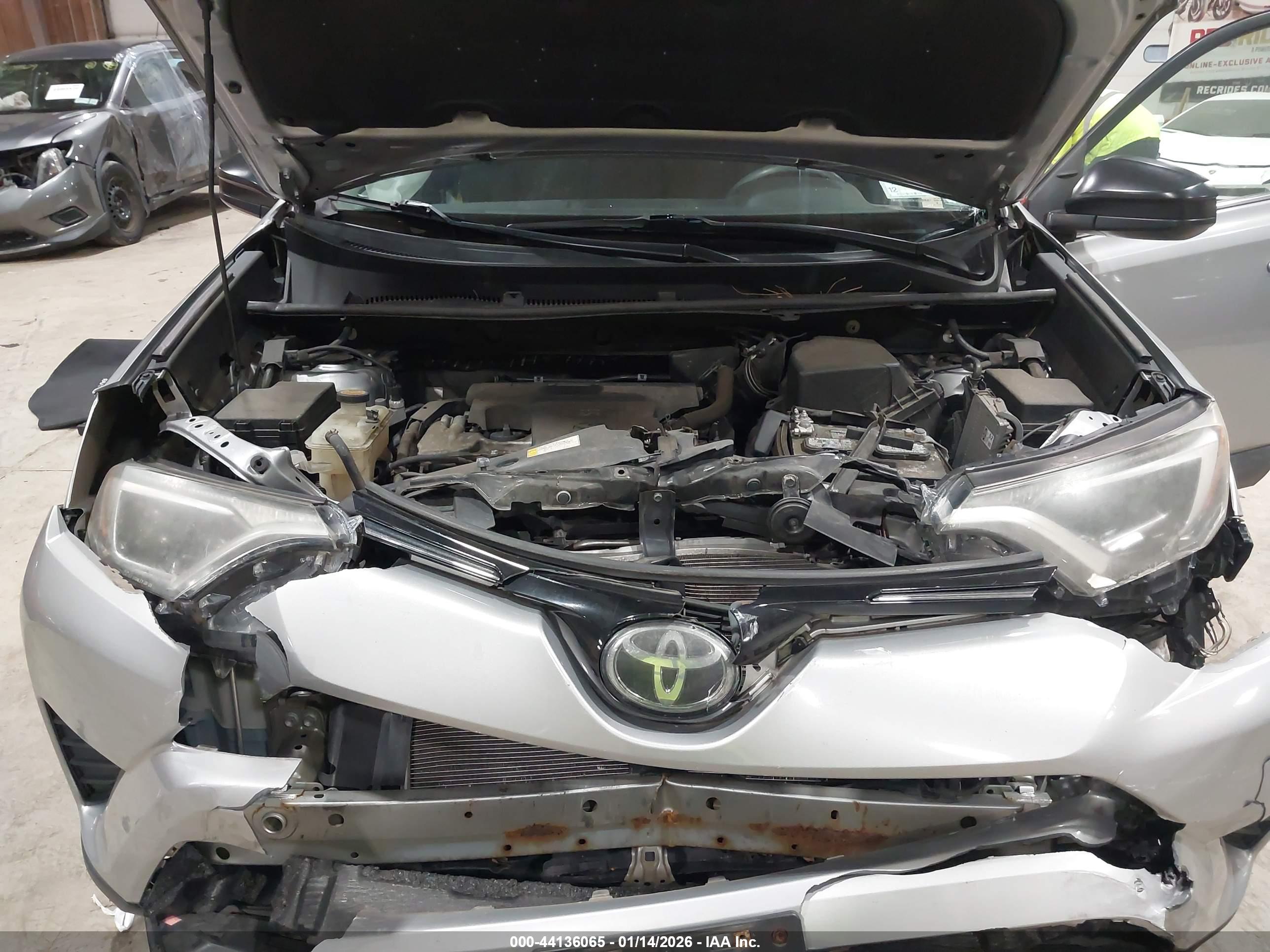 TOYOTA RAV4 image 10
