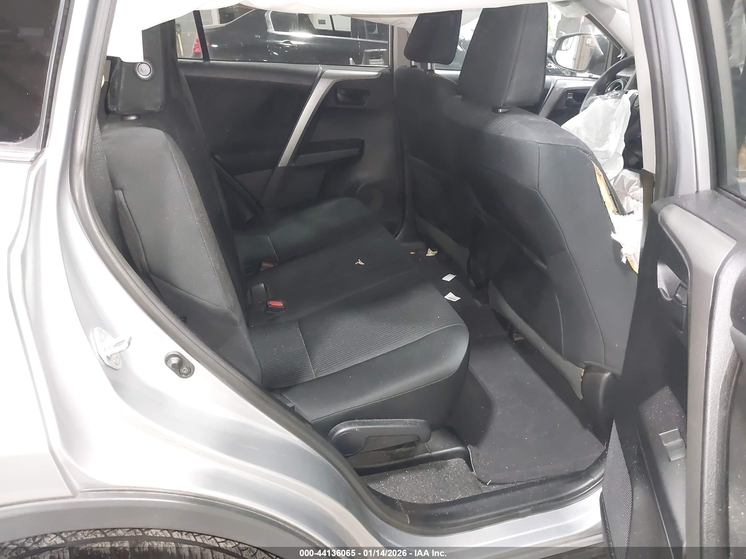TOYOTA RAV4 image 8