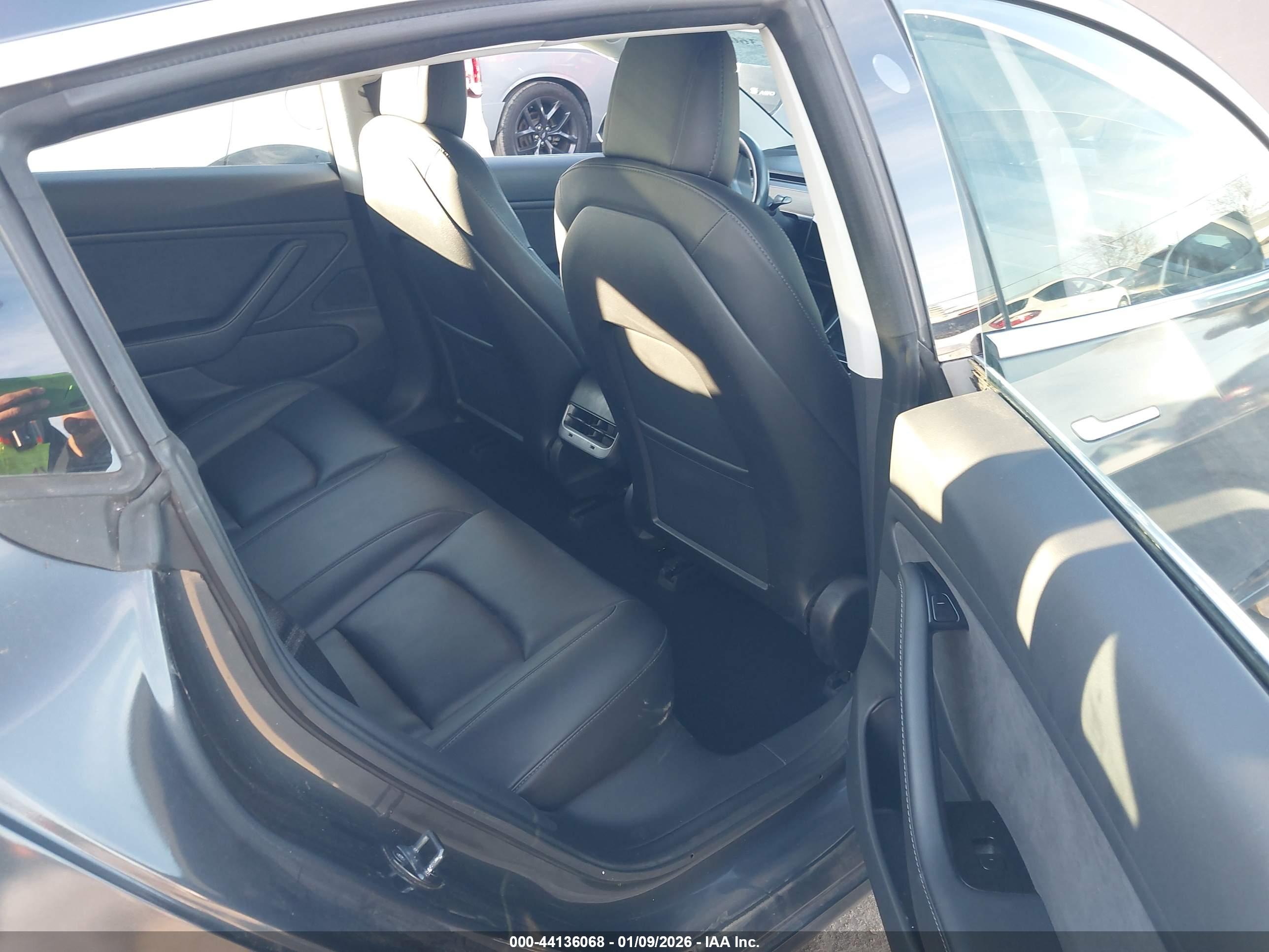 TESLA MODEL image 8