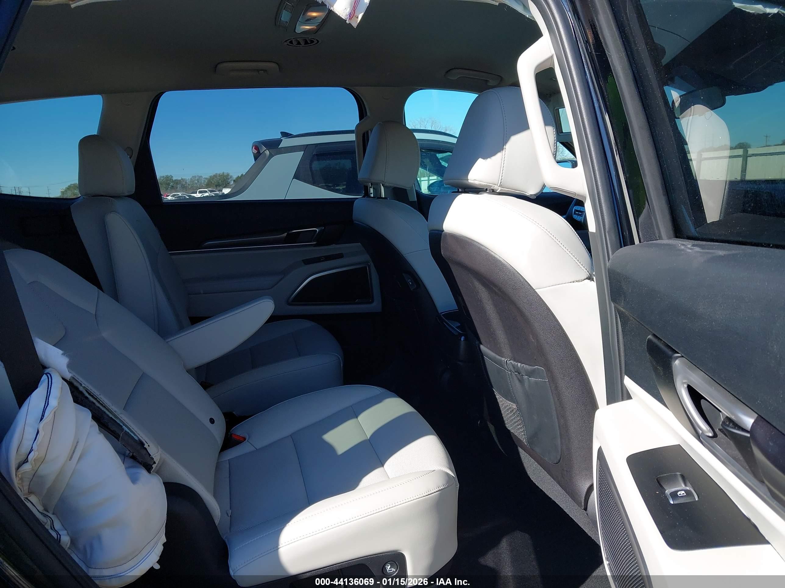 KIA TELLURIDE image 8