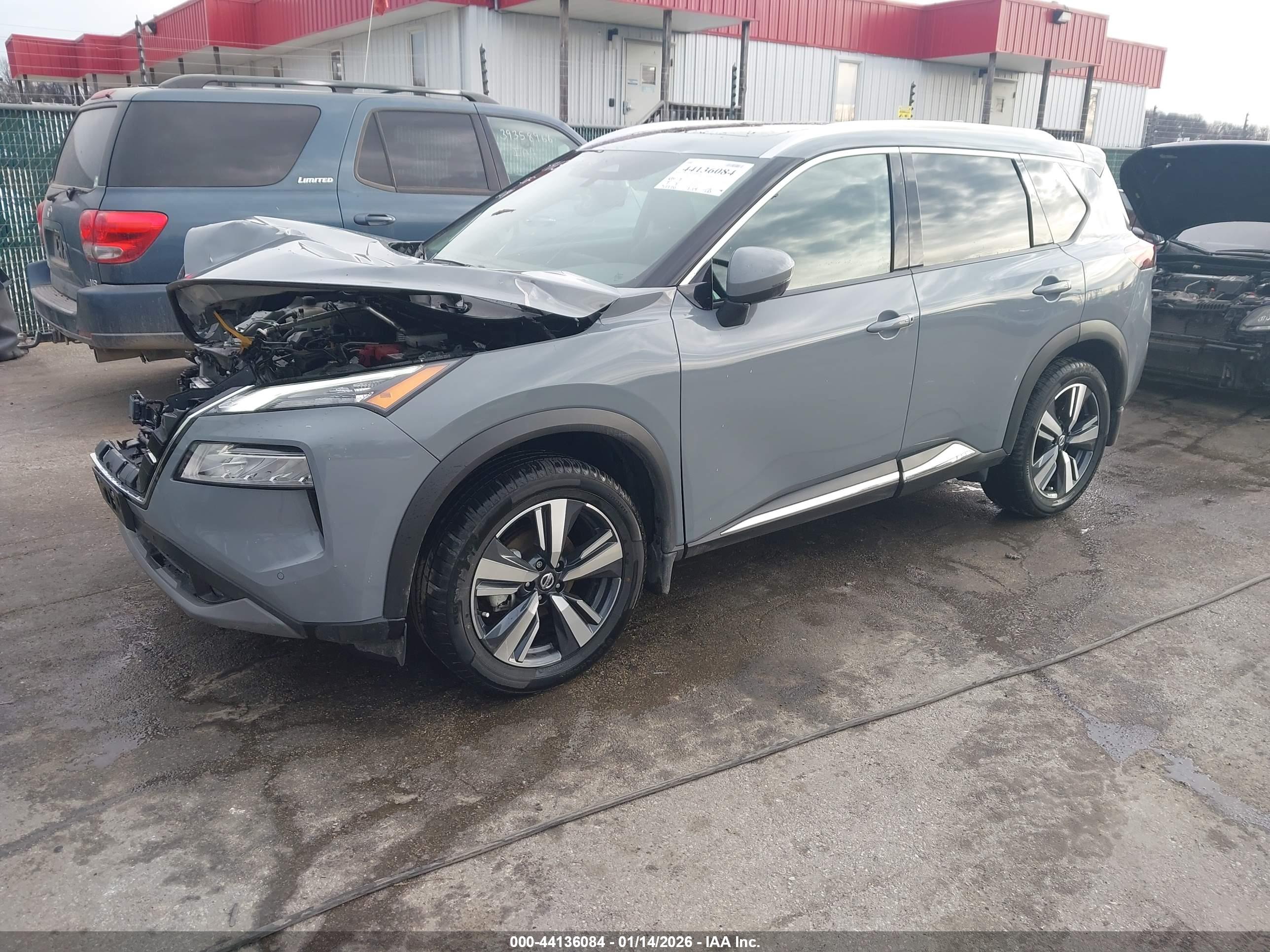 NISSAN ROGUE image 2