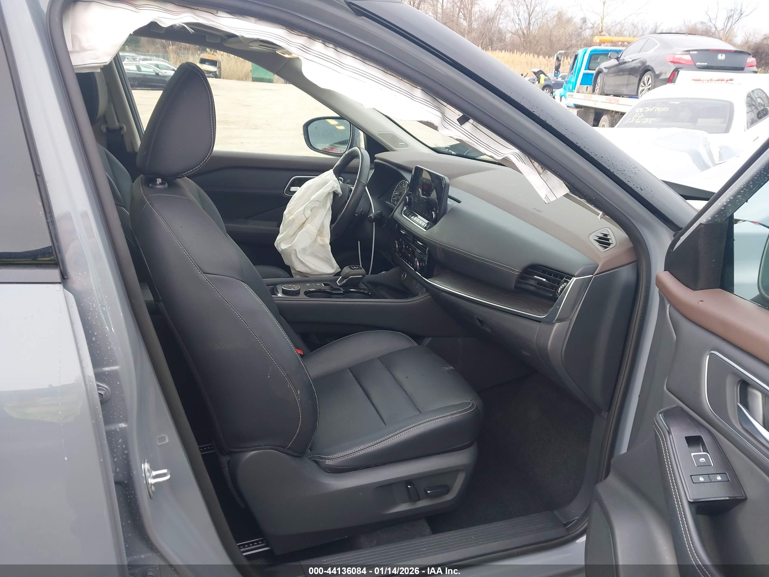 NISSAN ROGUE image 5