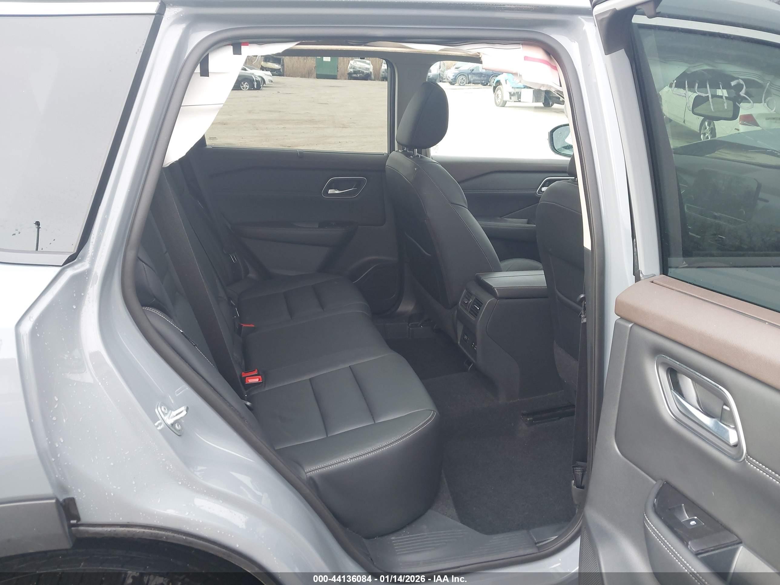 NISSAN ROGUE image 8