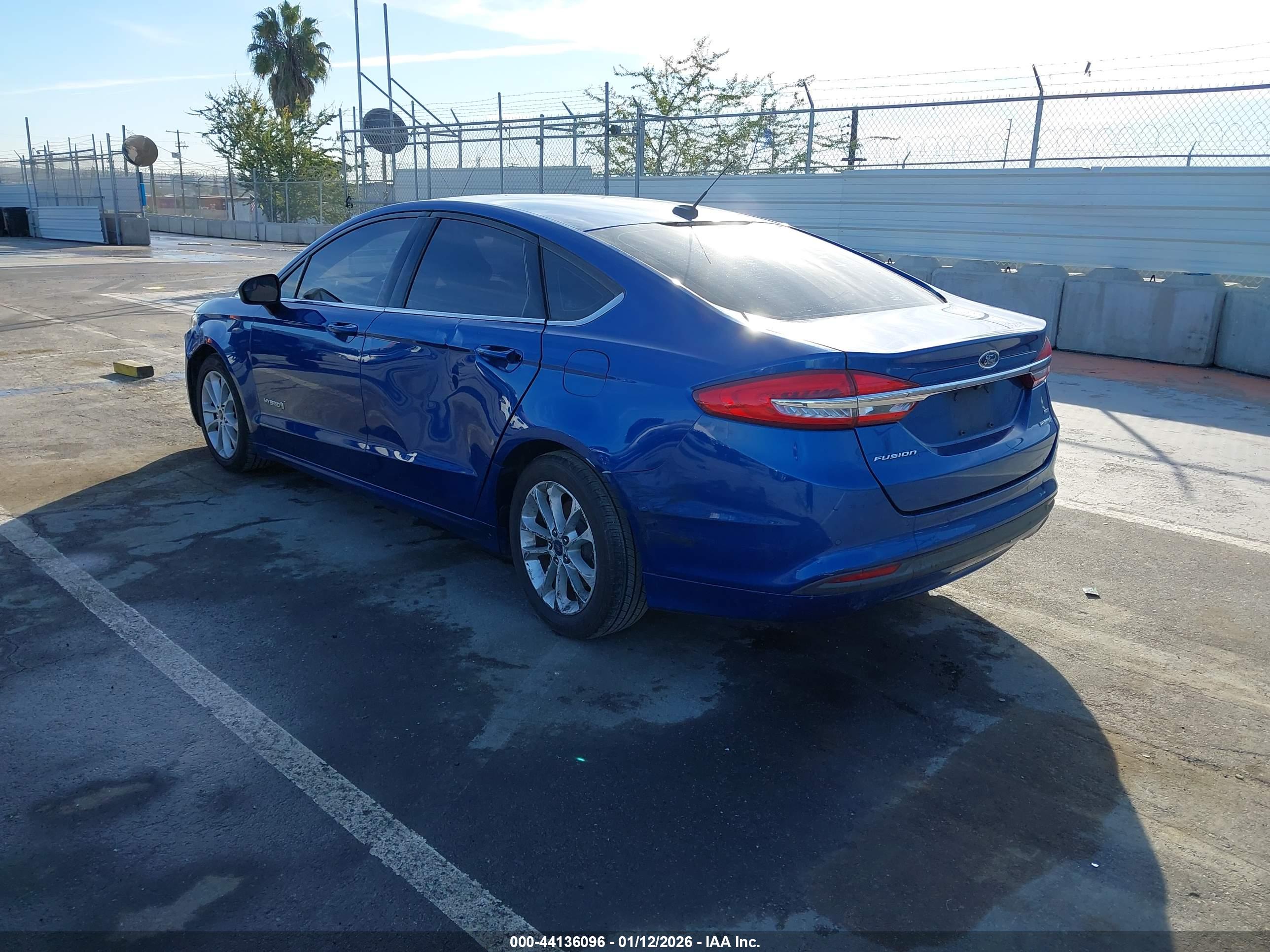 FORD FUSION image 3