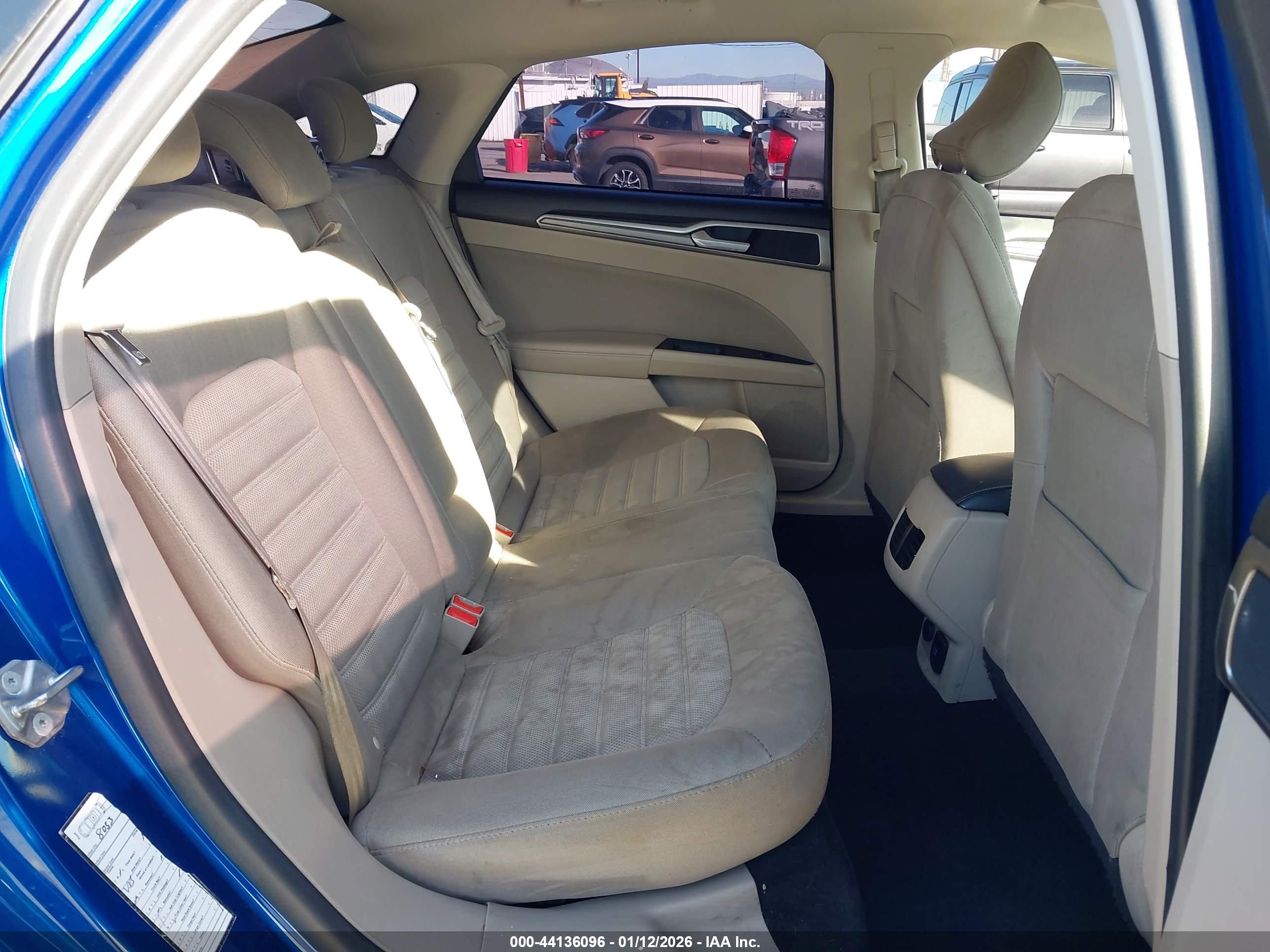 FORD FUSION image 8