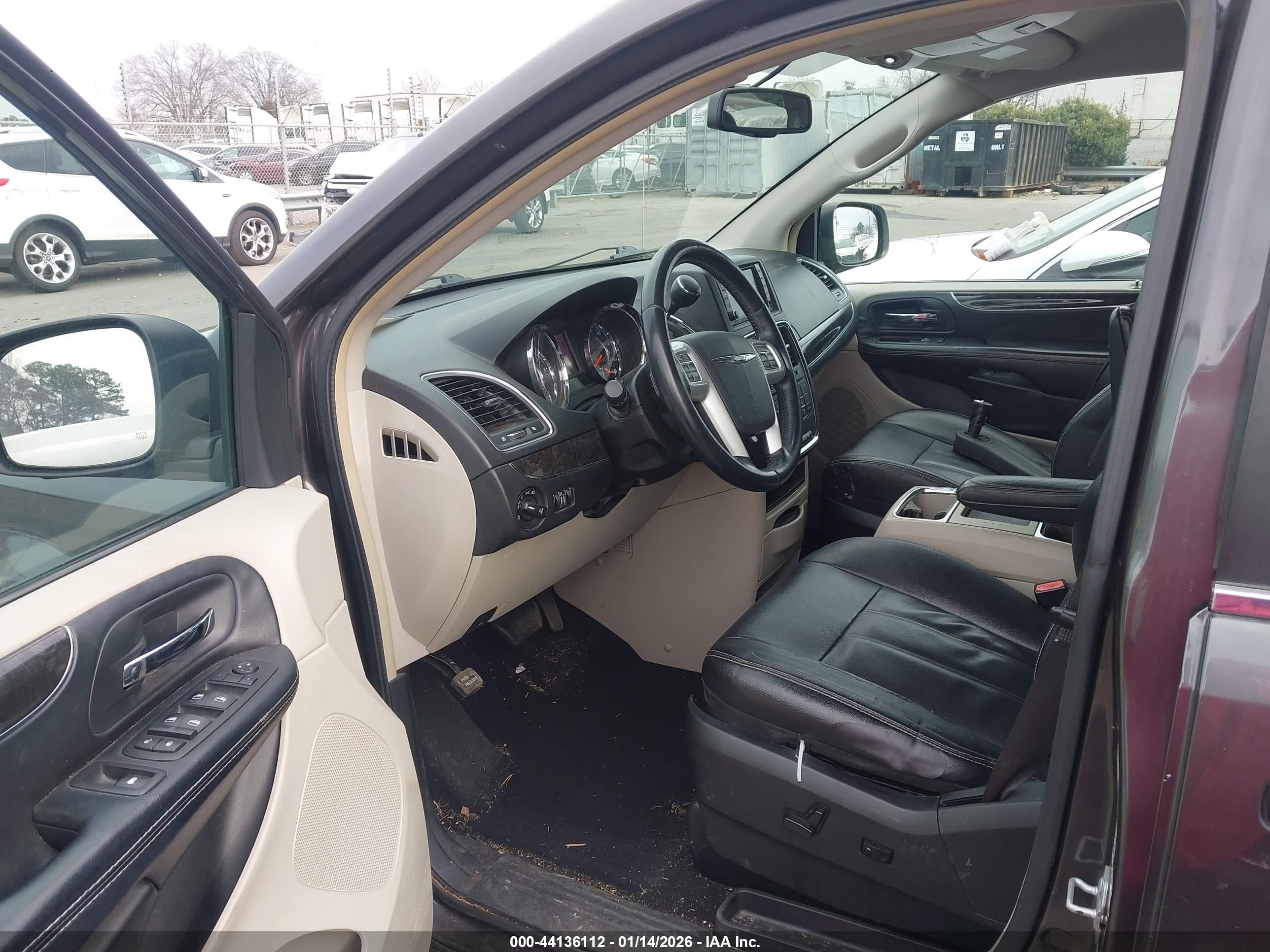 CHRYSLER TOWN image 5