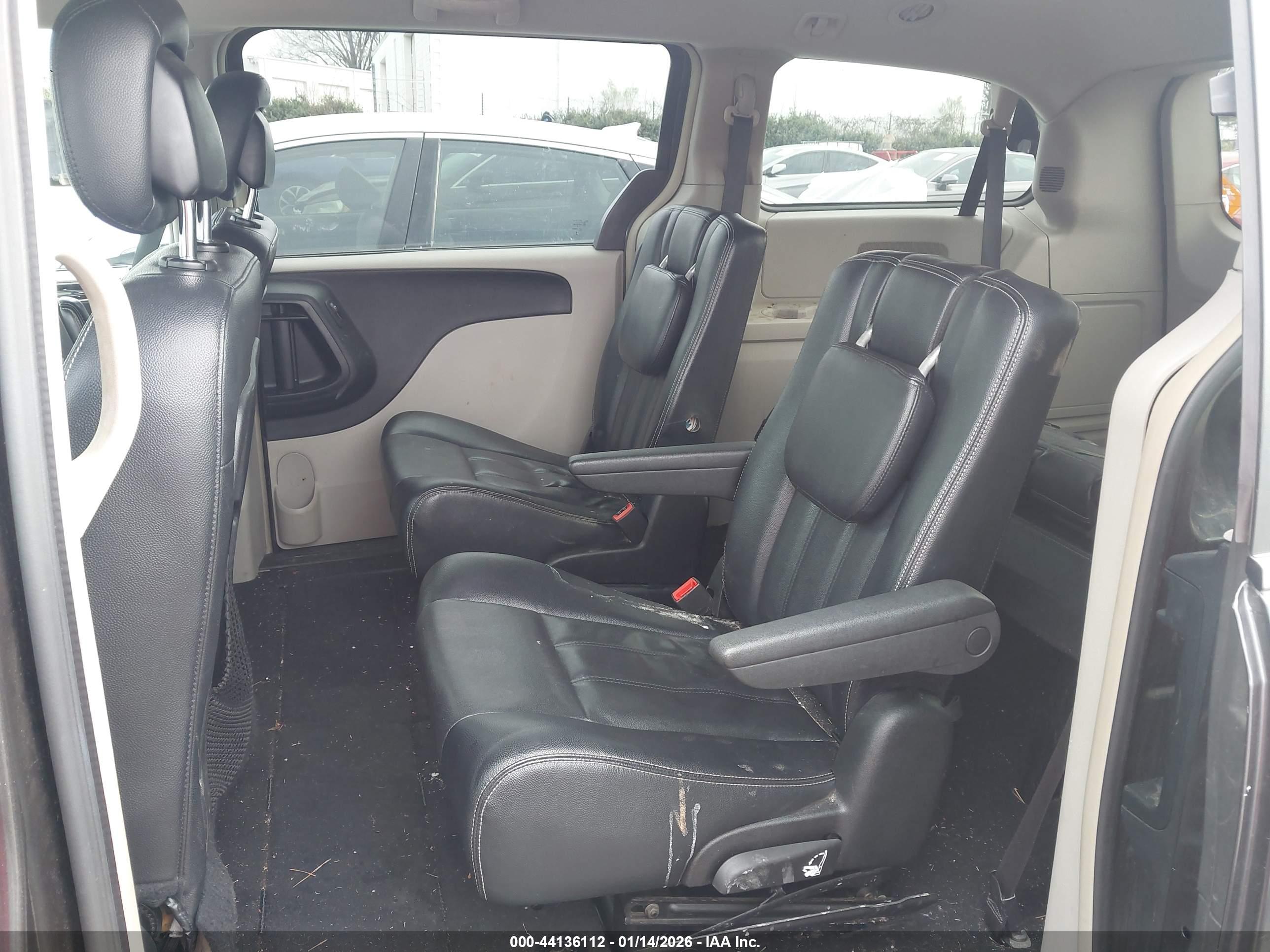 CHRYSLER TOWN image 8
