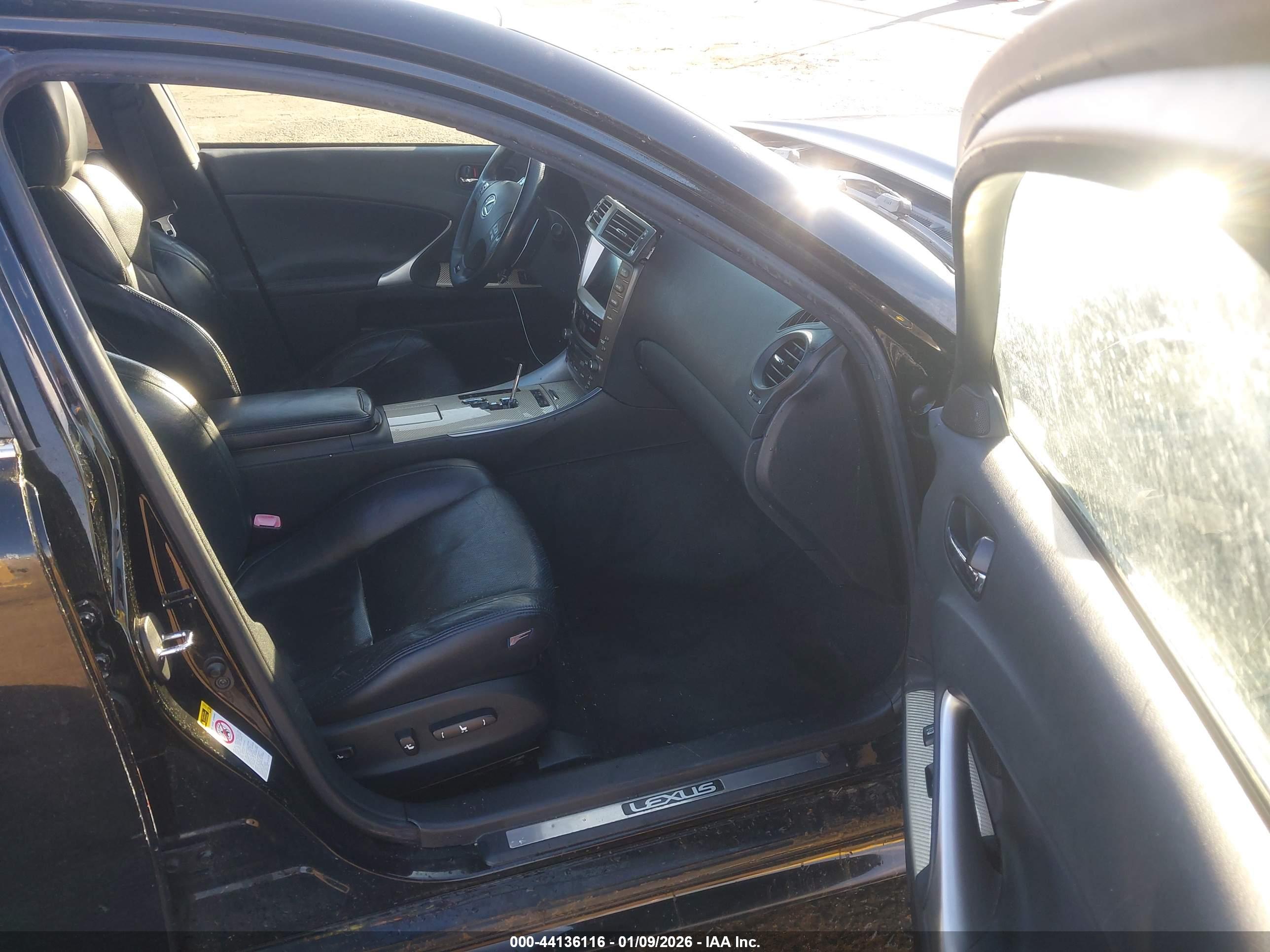 LEXUS IS image 5