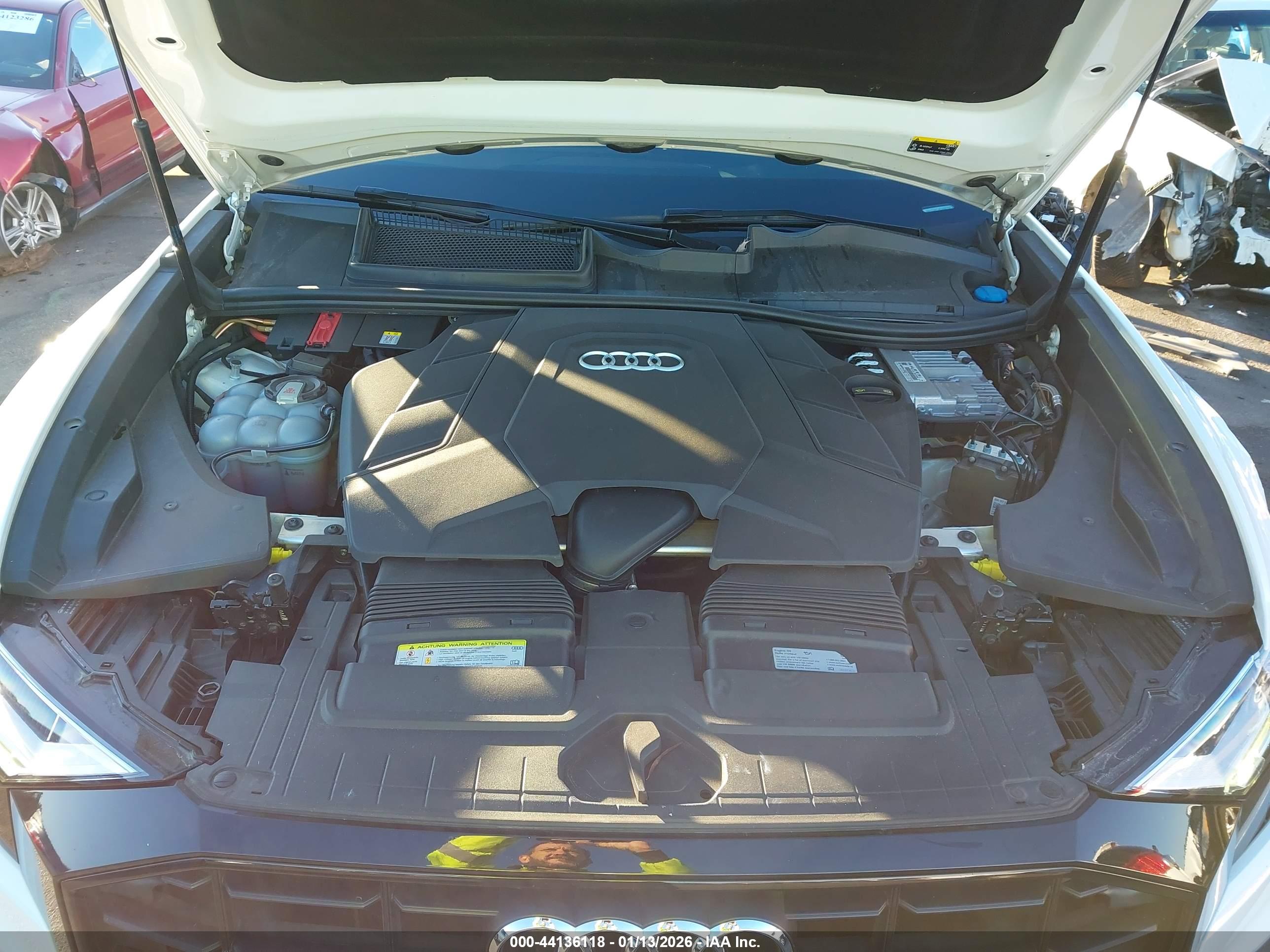 AUDI Q8 image 10