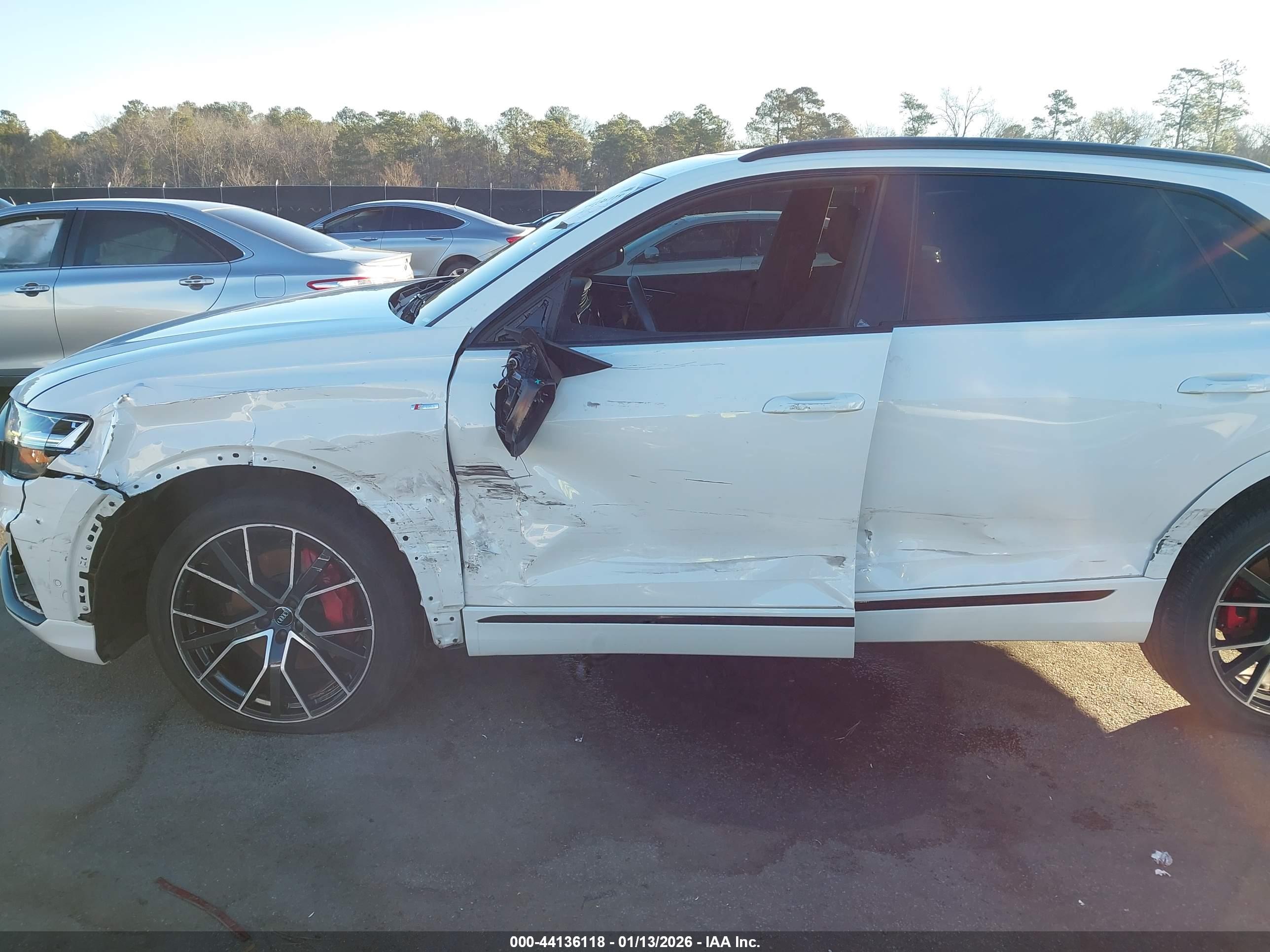 AUDI Q8 image 6