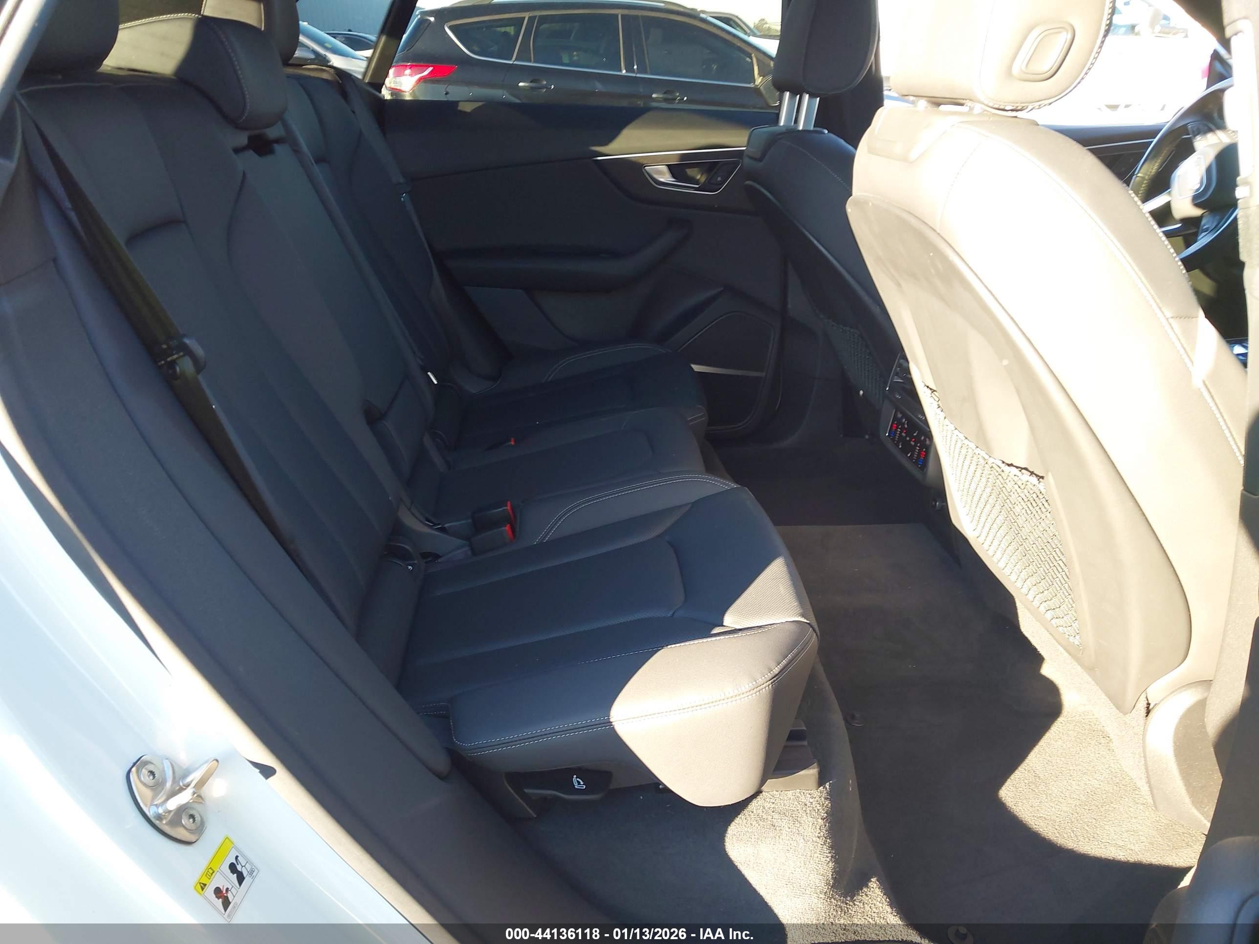 AUDI Q8 image 8