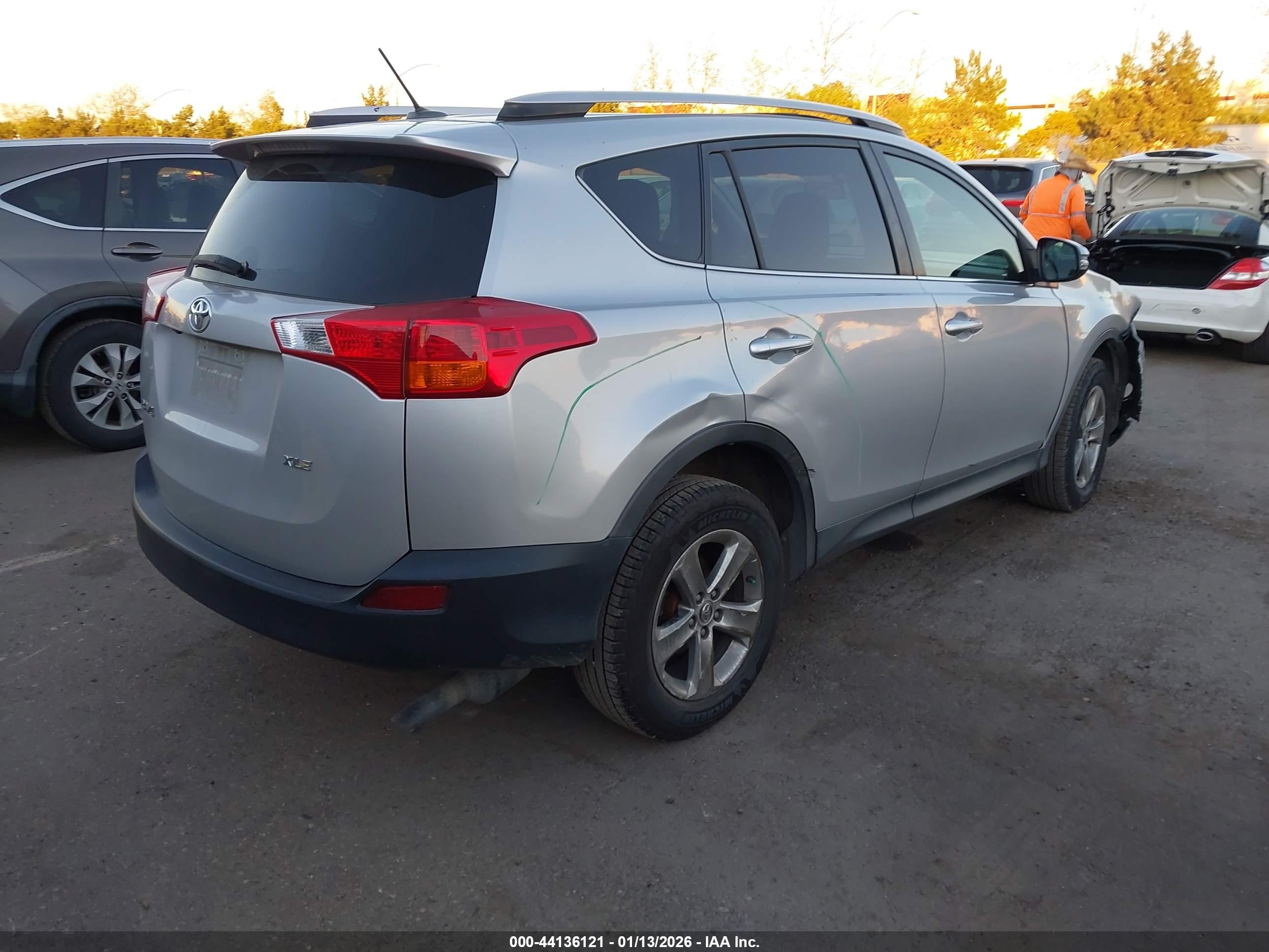 TOYOTA RAV4 image 4