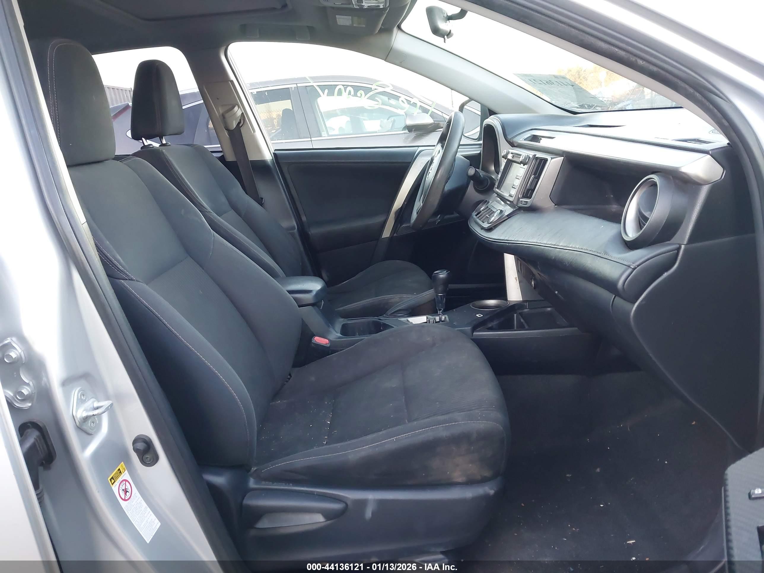 TOYOTA RAV4 image 5