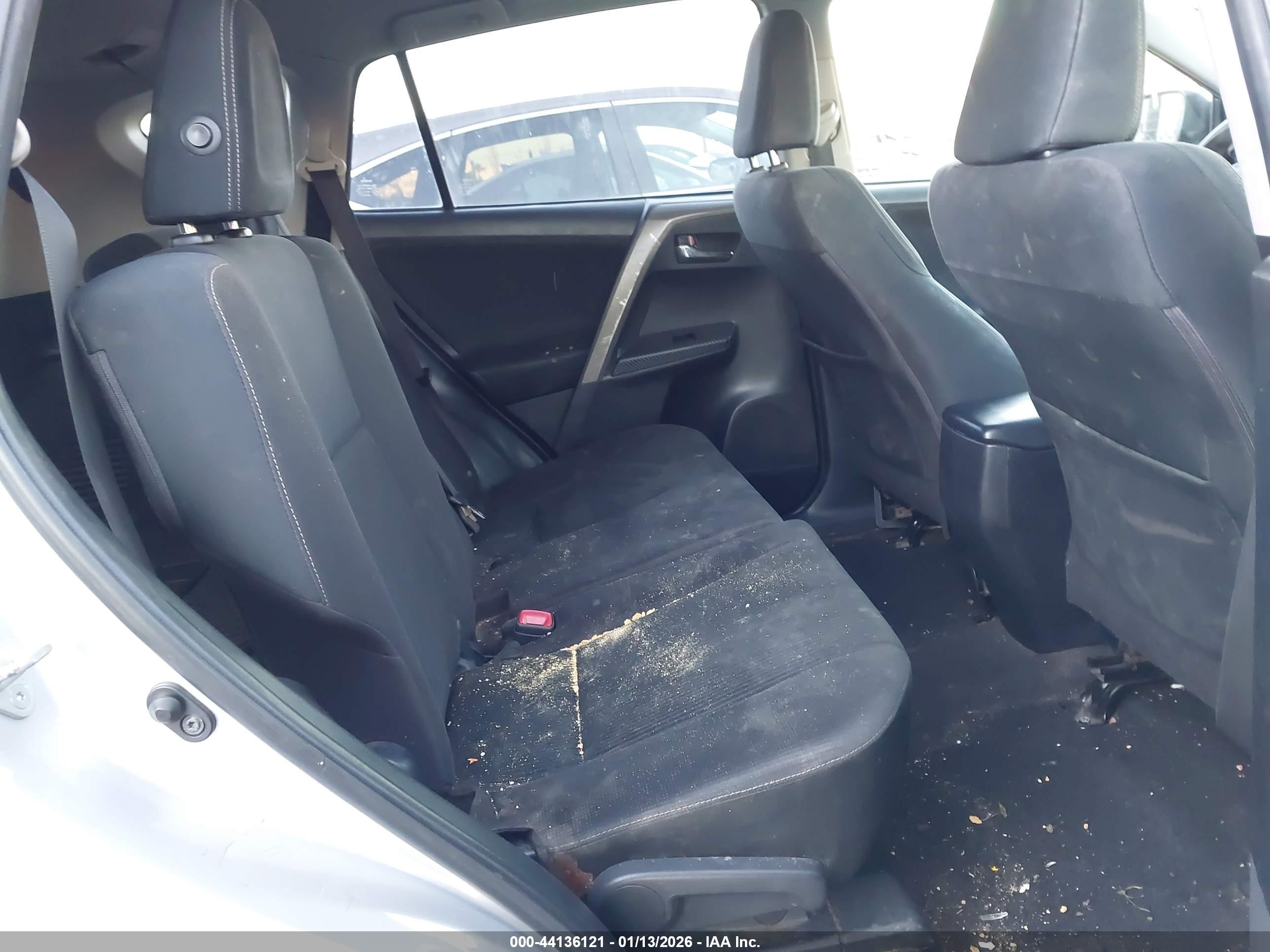 TOYOTA RAV4 image 8