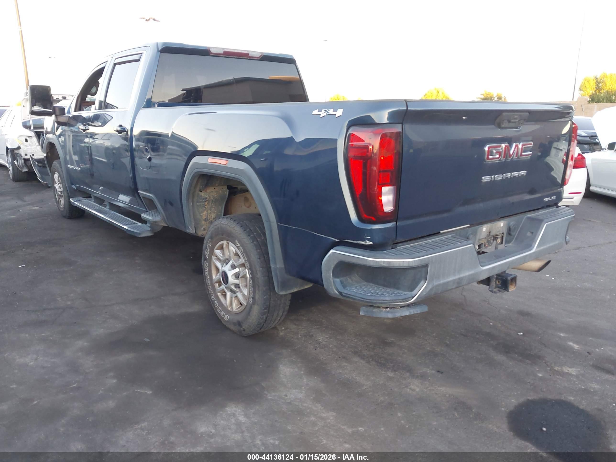 GMC SIERRA image 3