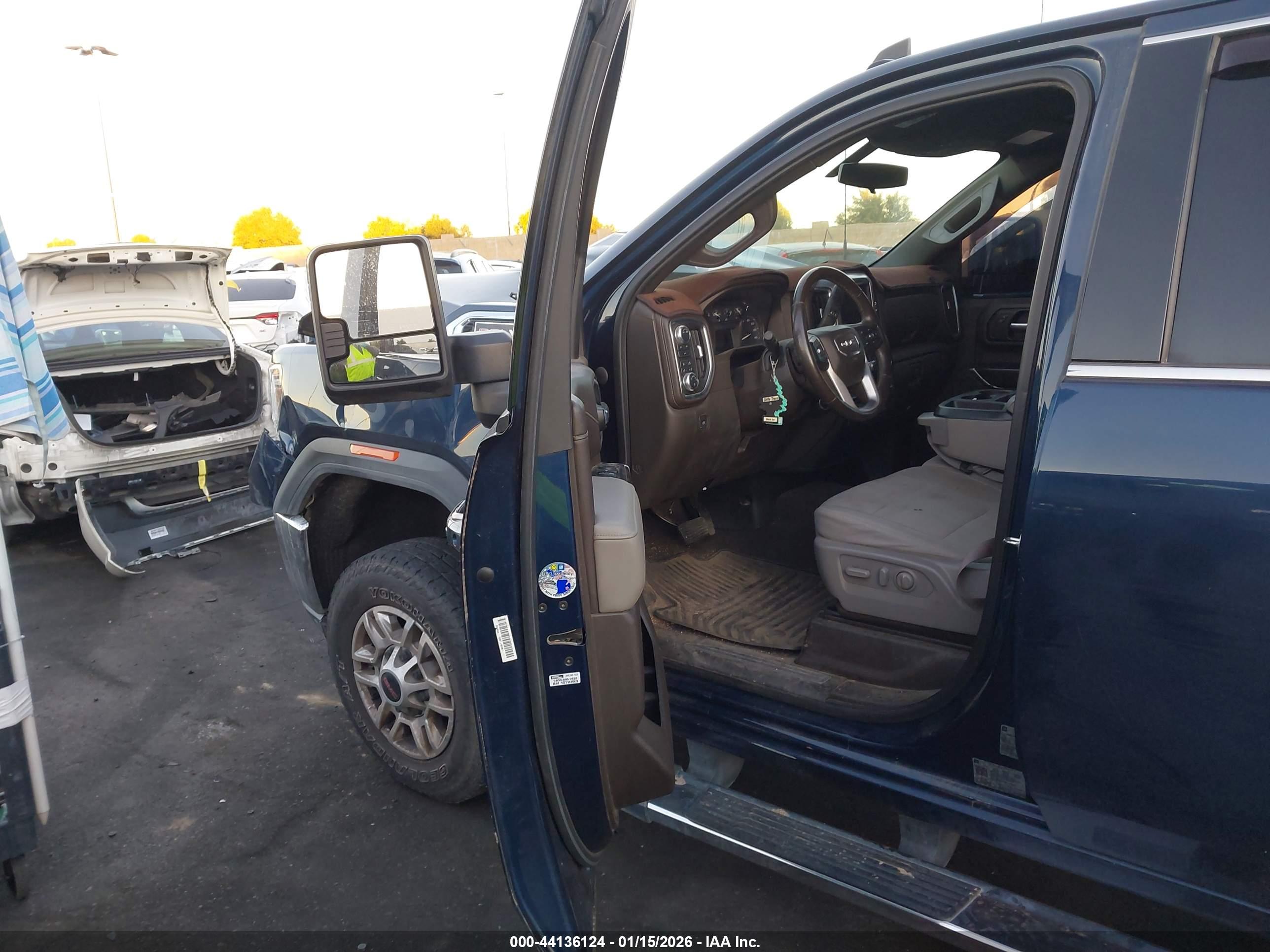 GMC SIERRA image 5
