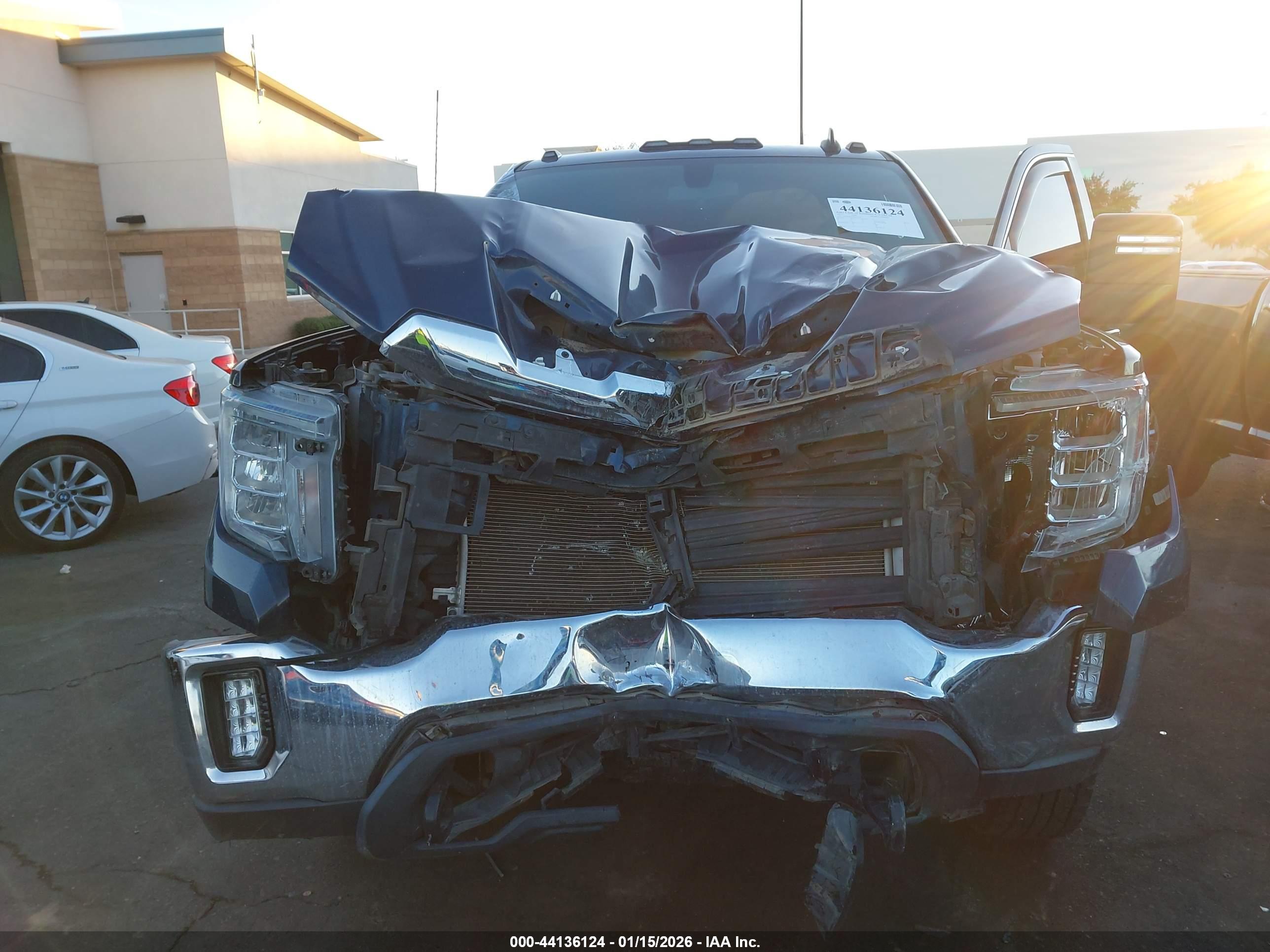 GMC SIERRA image 6