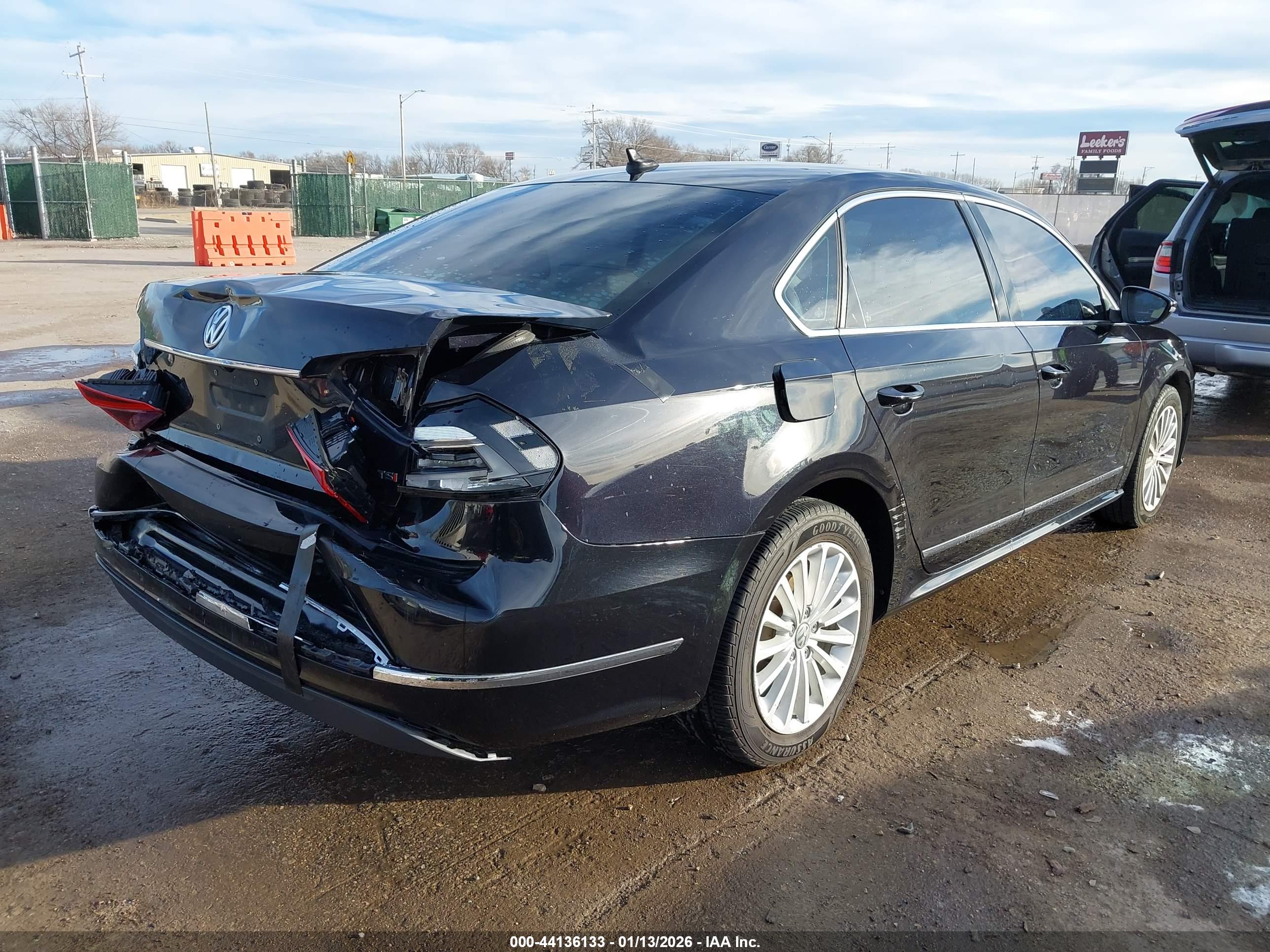 VOLKSWAGEN PASSAT image 4