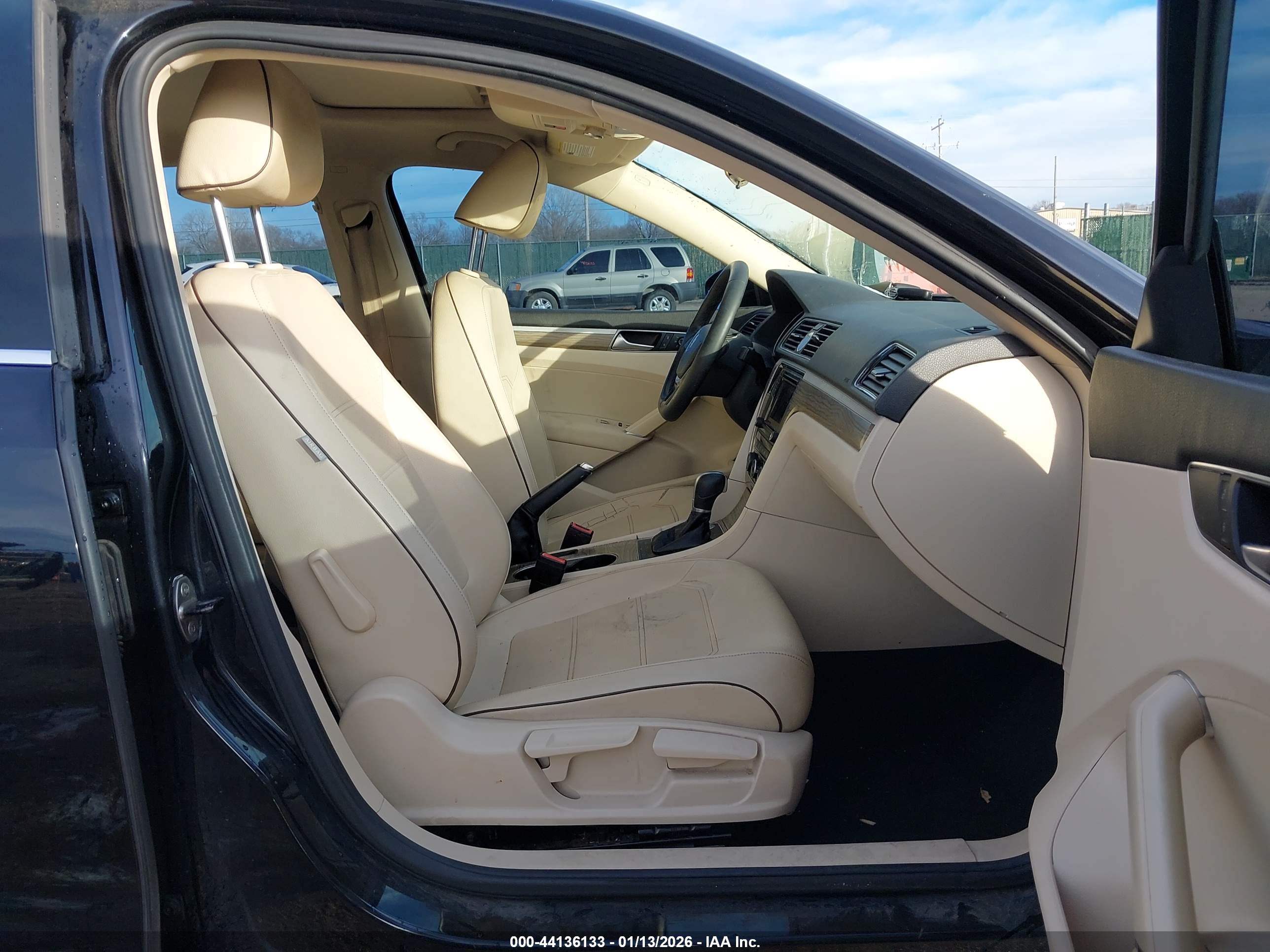 VOLKSWAGEN PASSAT image 5