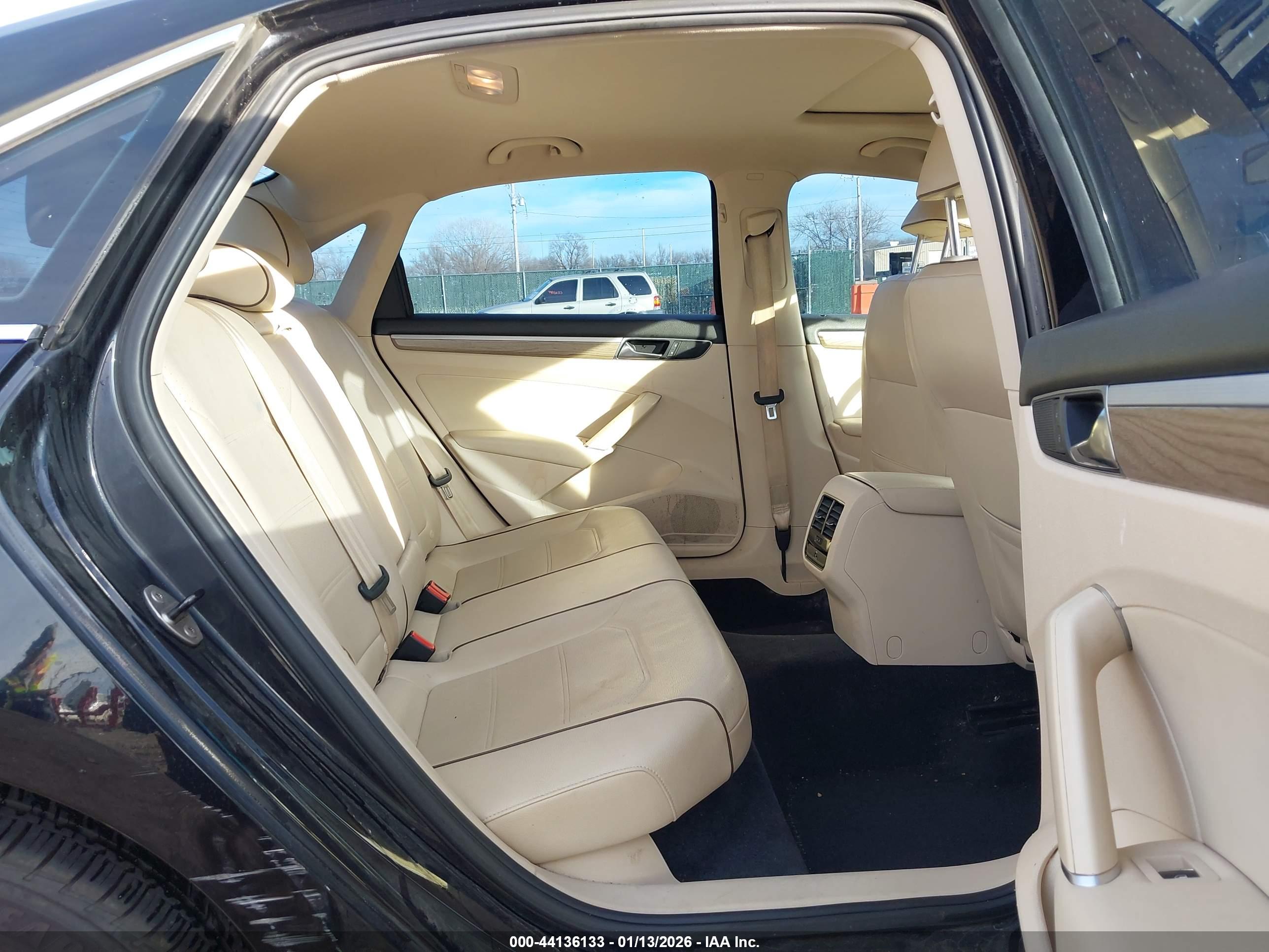 VOLKSWAGEN PASSAT image 8