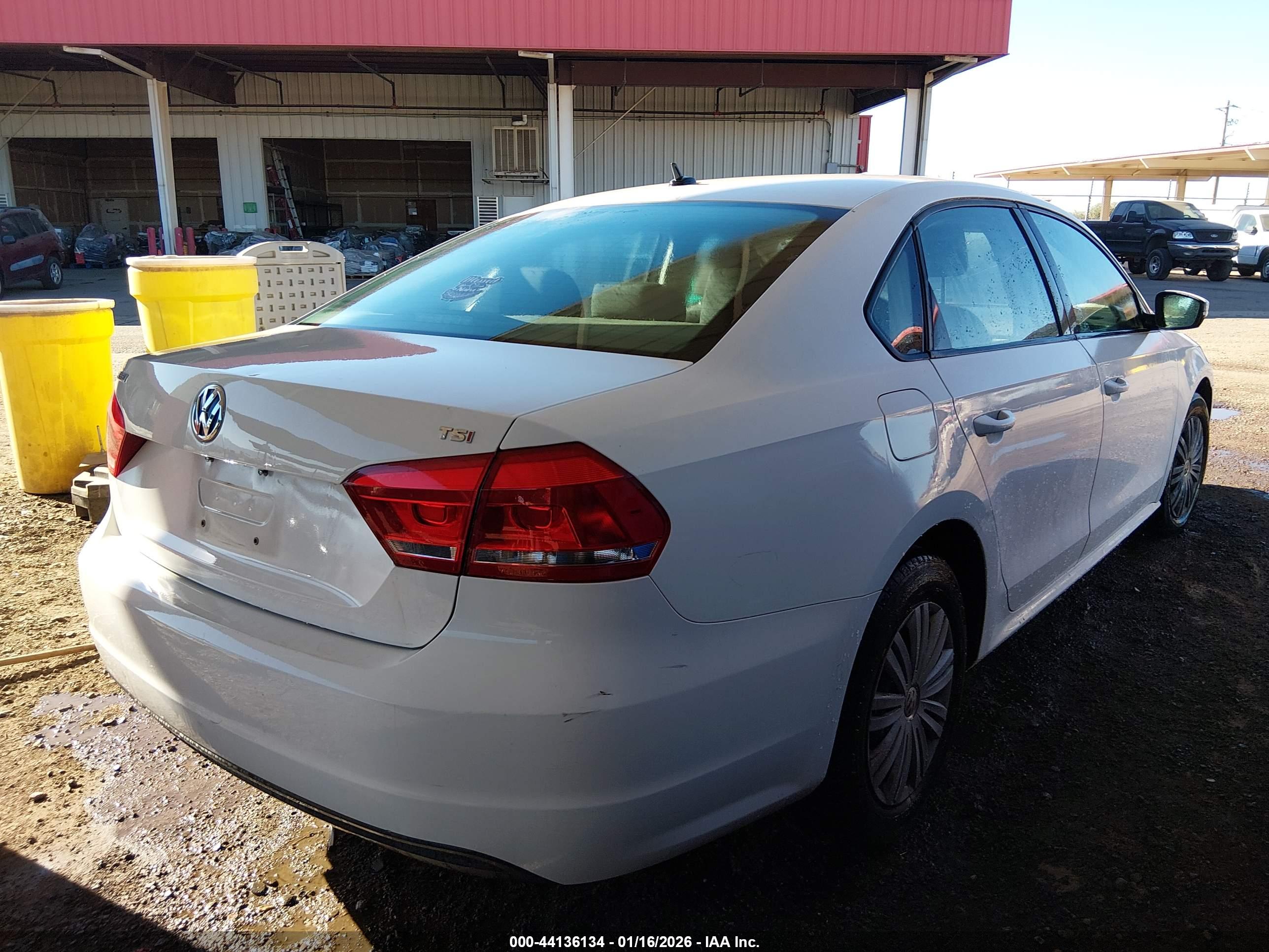VOLKSWAGEN PASSAT image 4