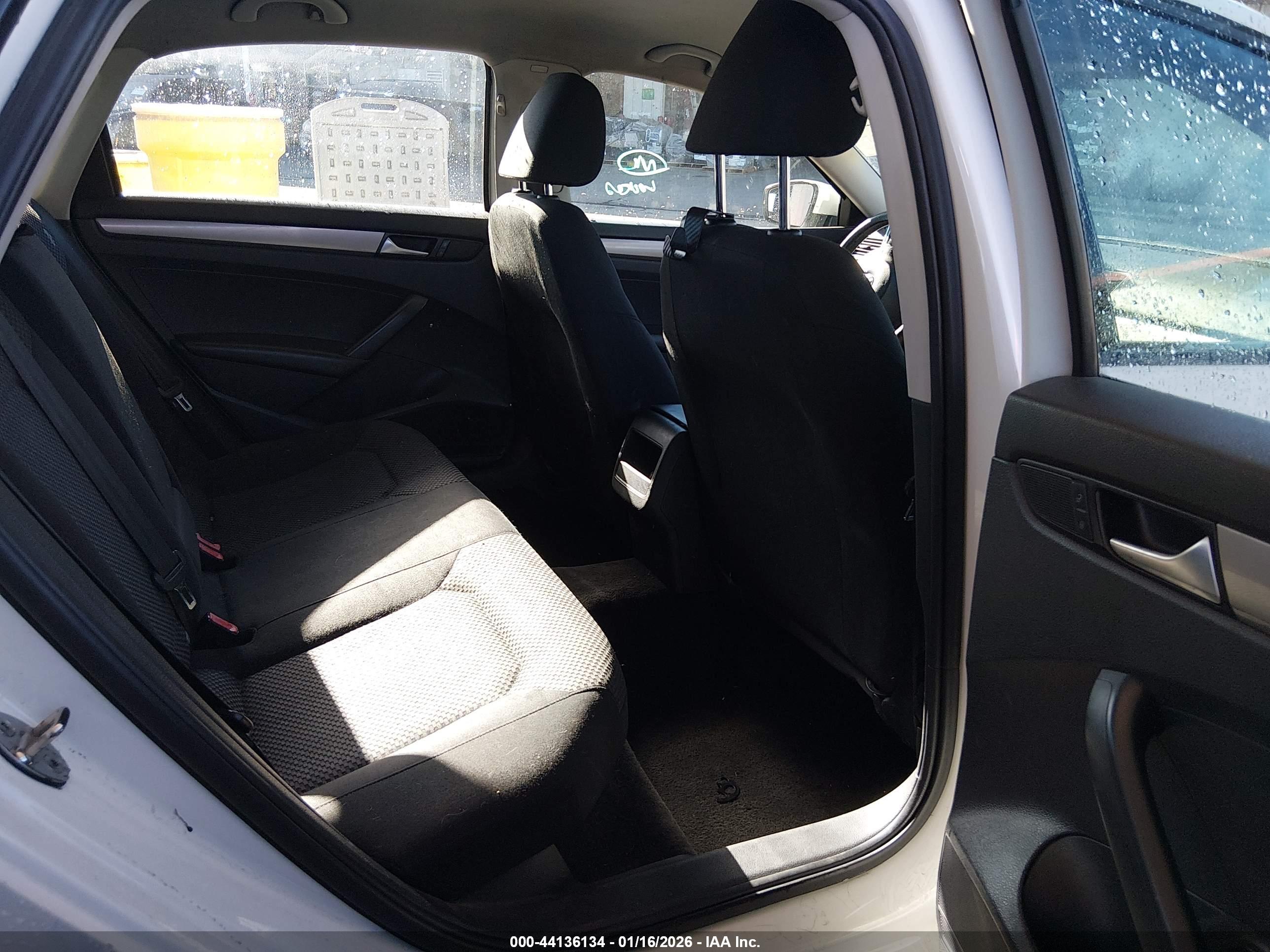 VOLKSWAGEN PASSAT image 8