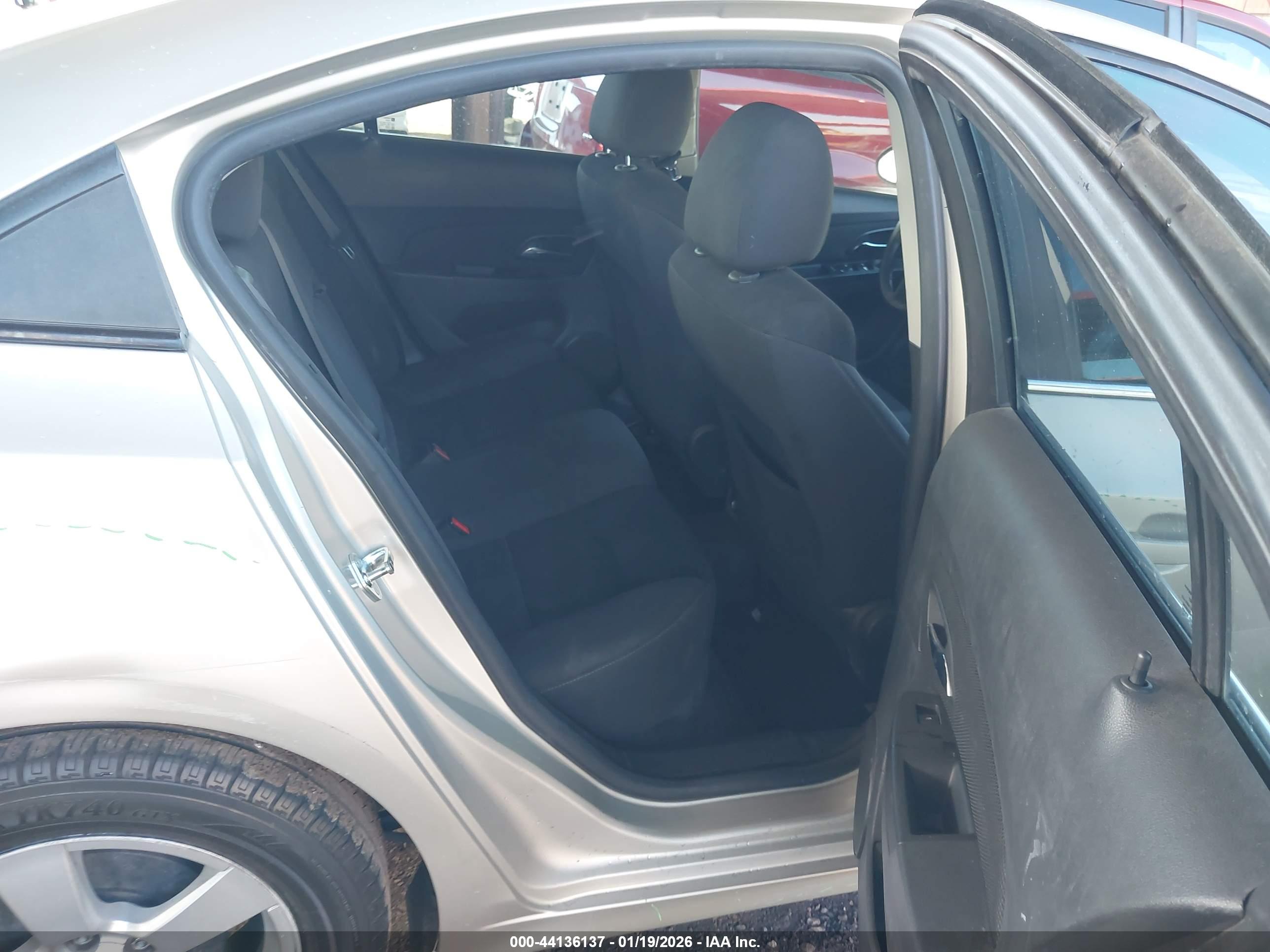 CHEVROLET CRUZE image 8