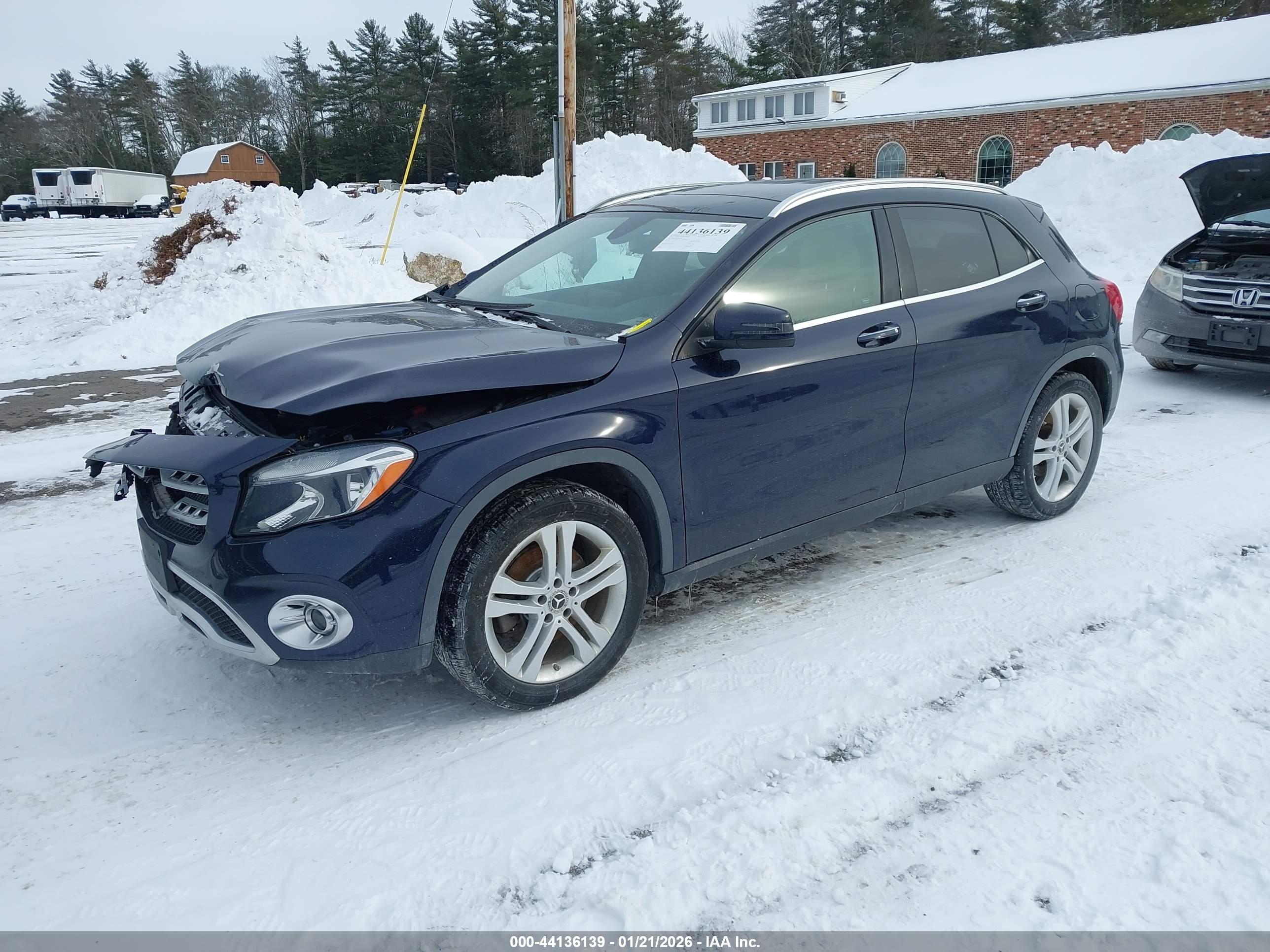 MERCEDES-BENZ GLA image 2