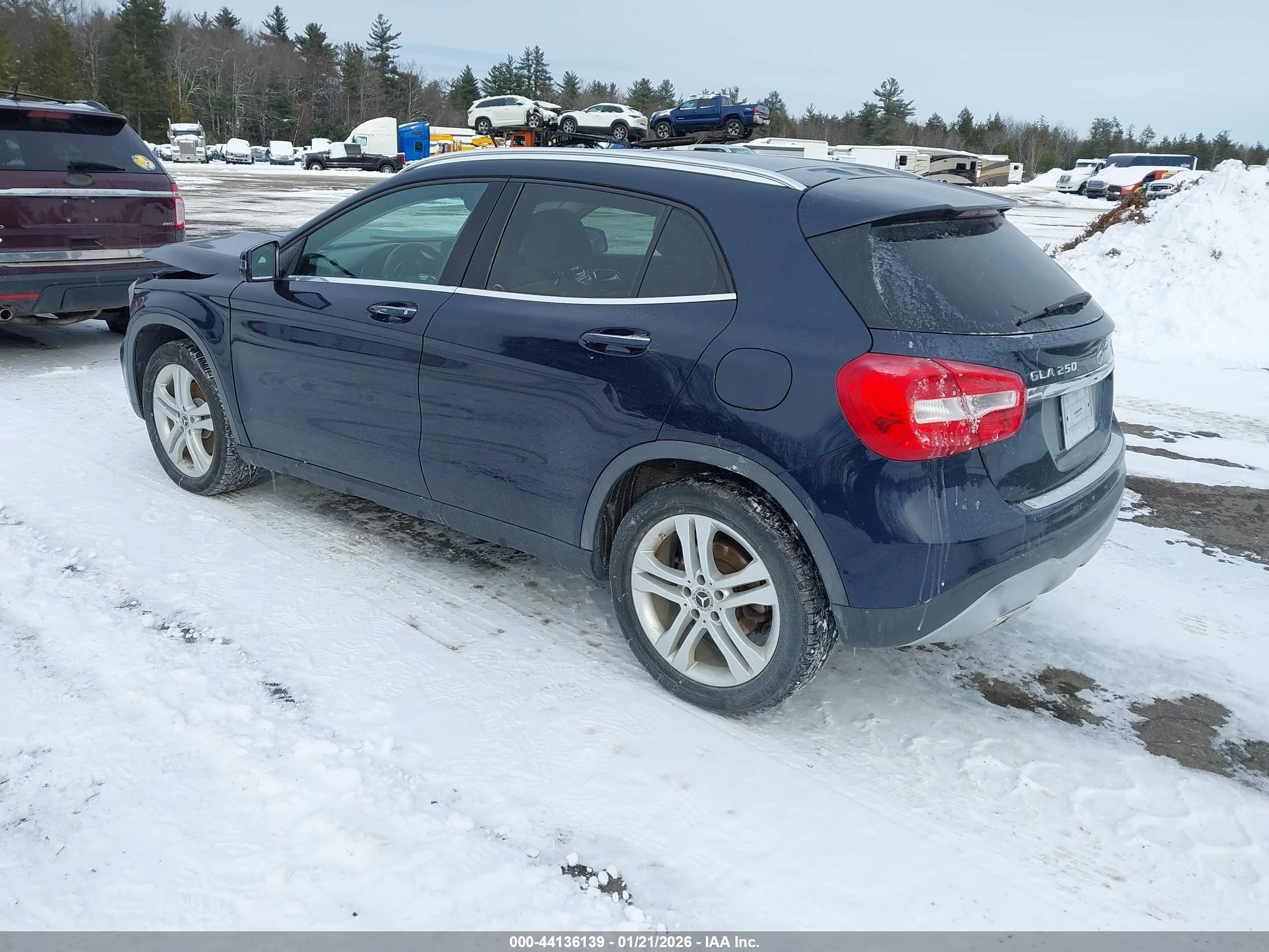 MERCEDES-BENZ GLA image 3