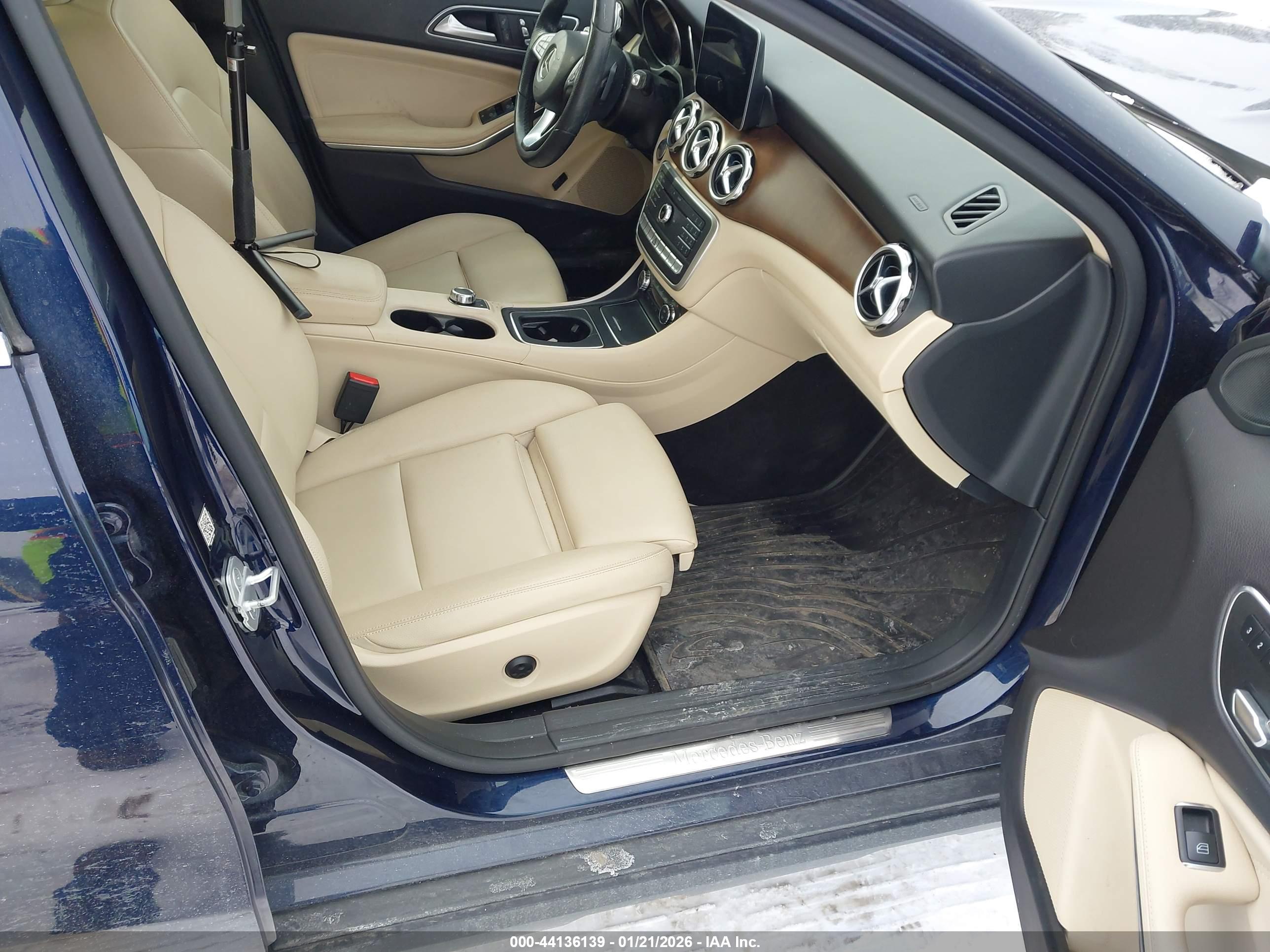 MERCEDES-BENZ GLA image 5