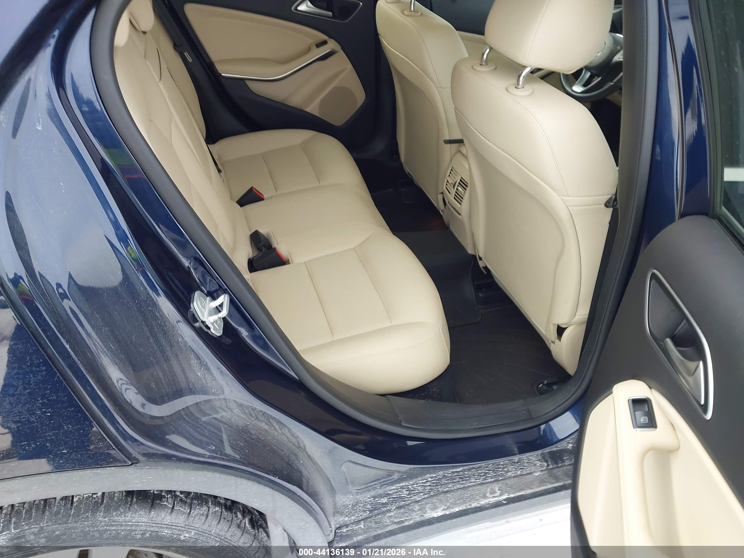 MERCEDES-BENZ GLA image 8