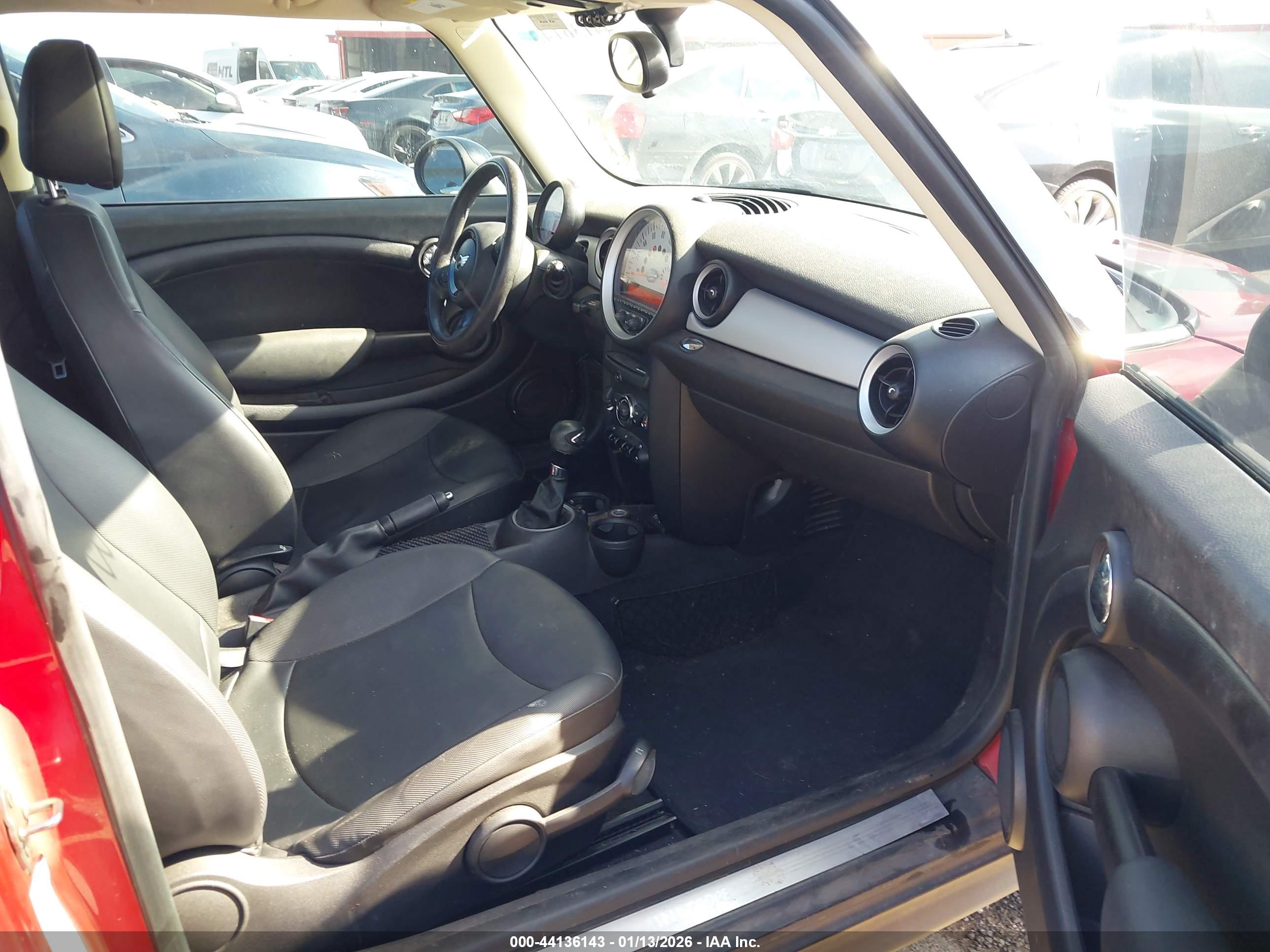 MINI CLUBMAN image 5