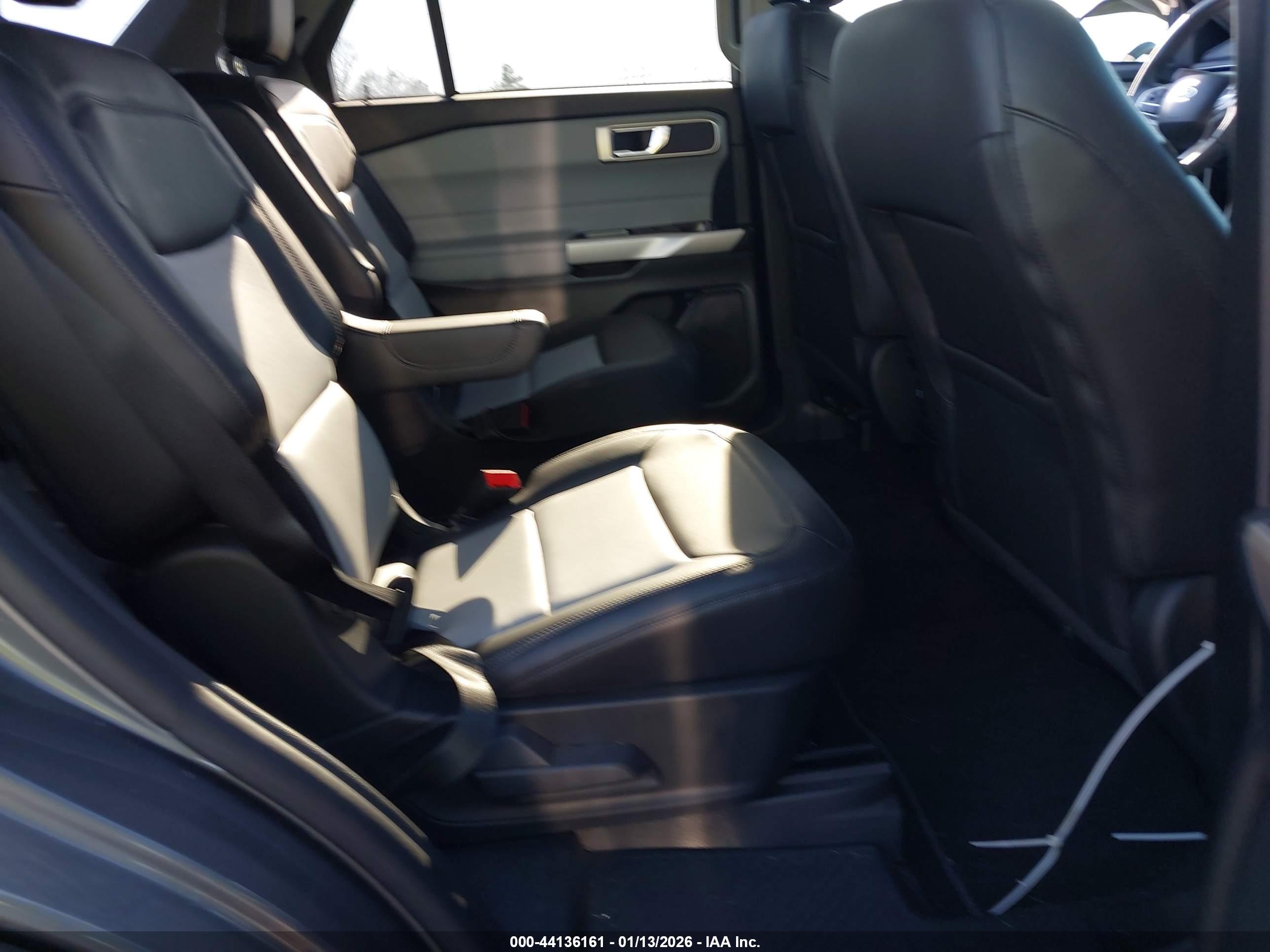 FORD EXPLORER image 8