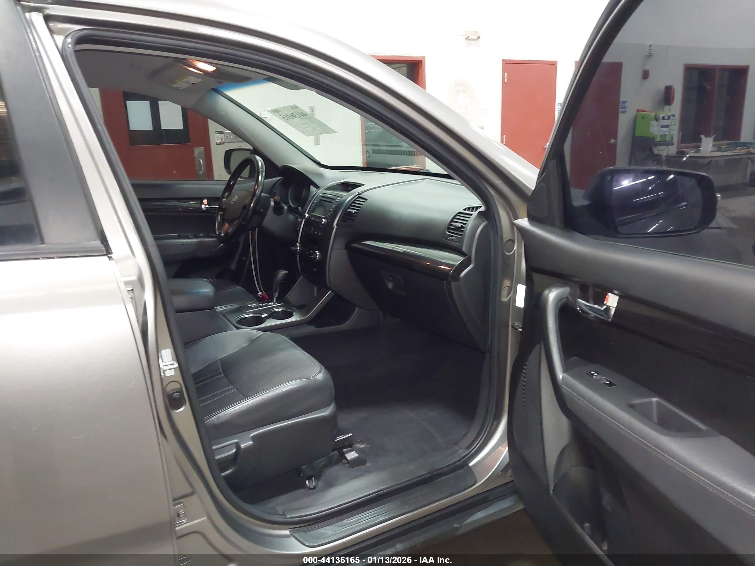 KIA SORENTO image 5
