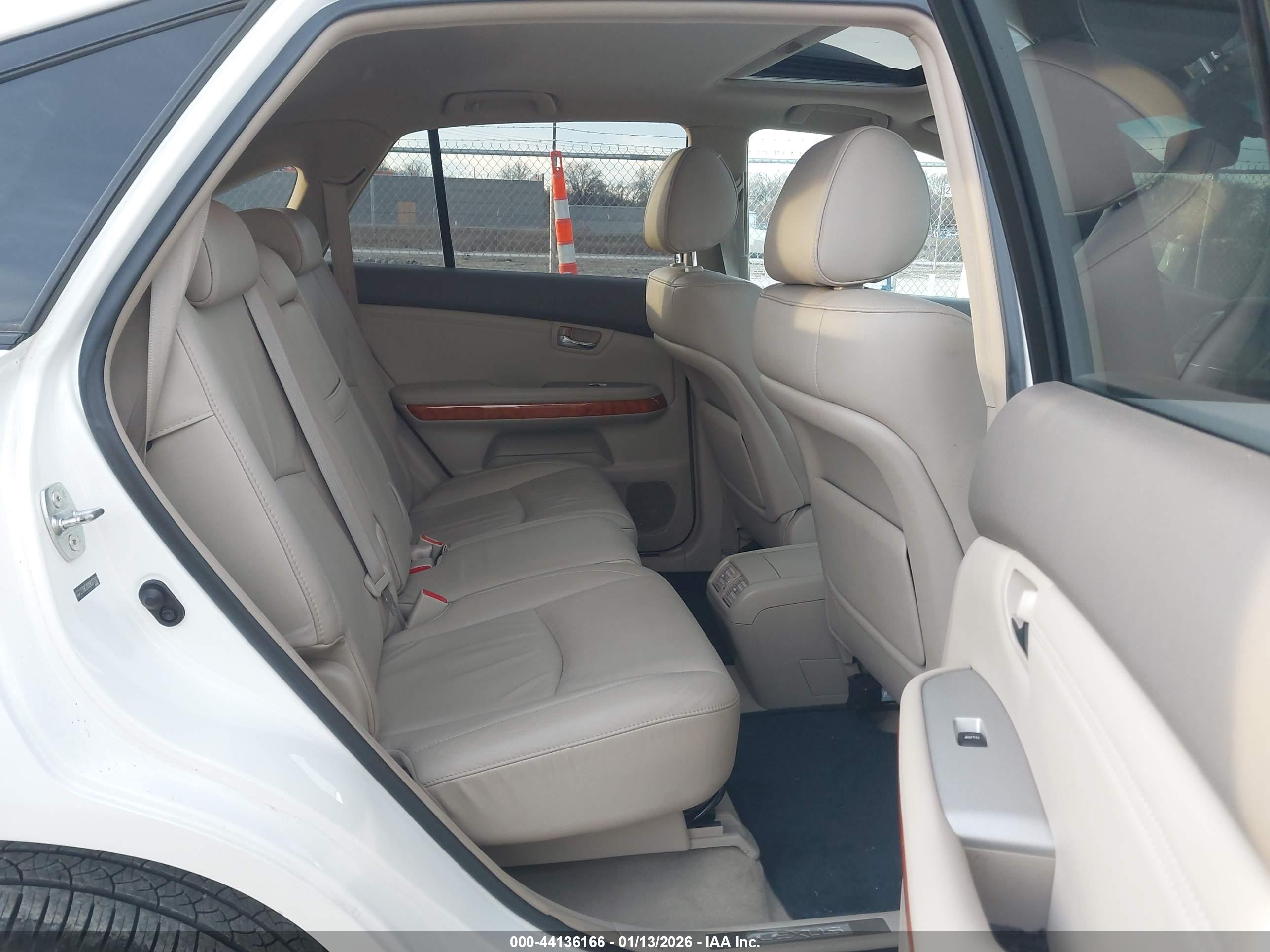 LEXUS RX image 8