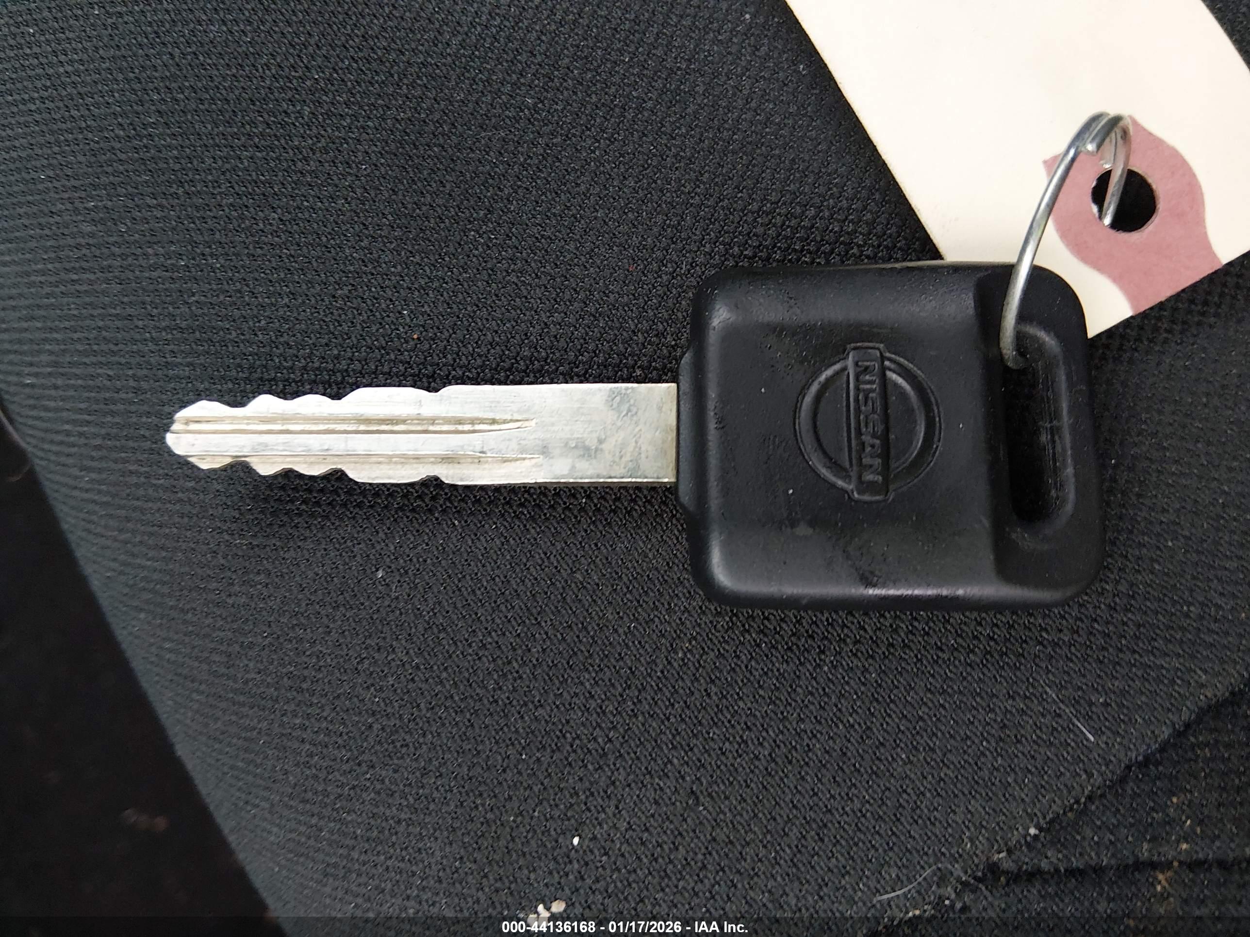 NISSAN VERSA image 11