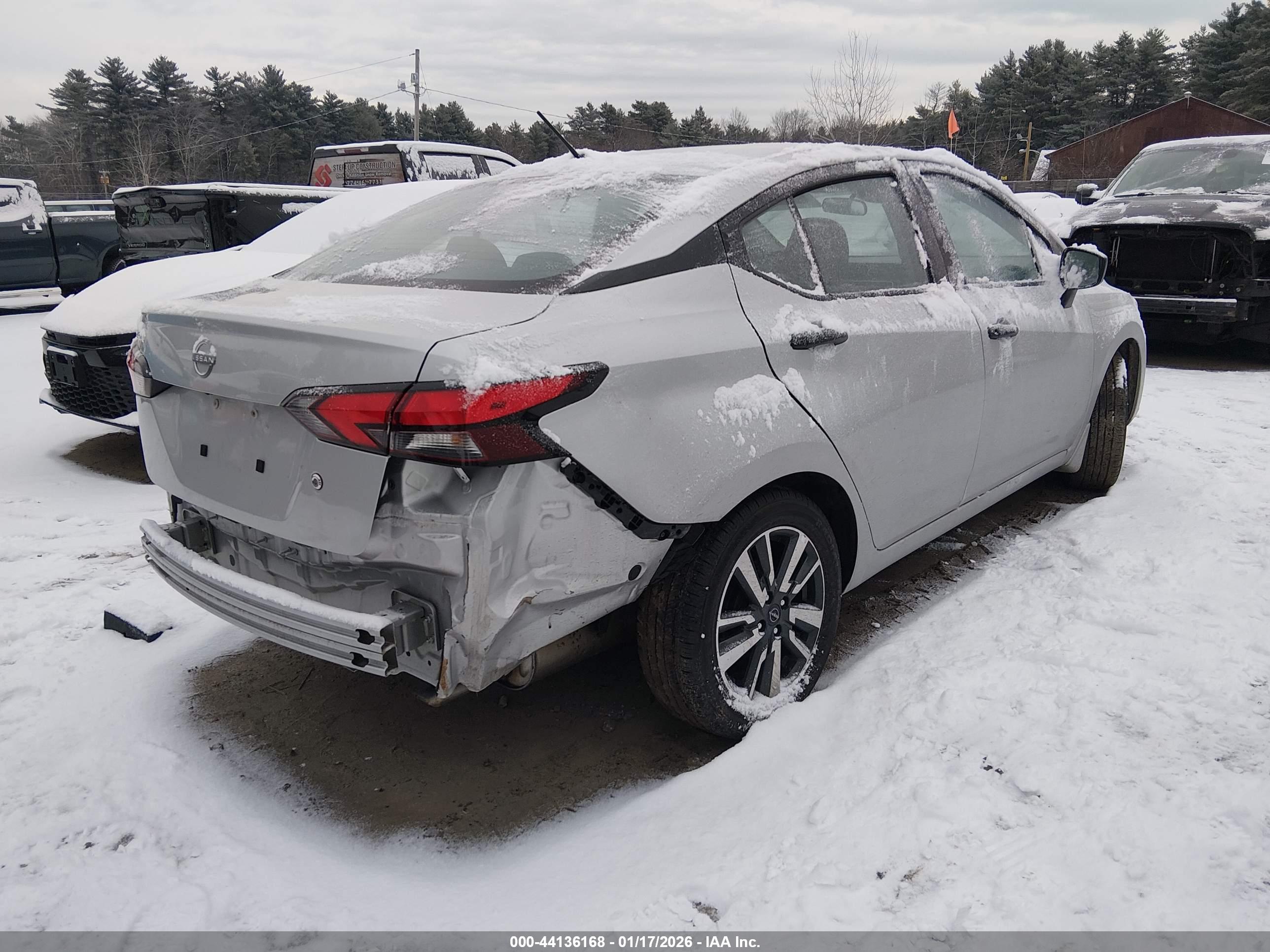 NISSAN VERSA image 4