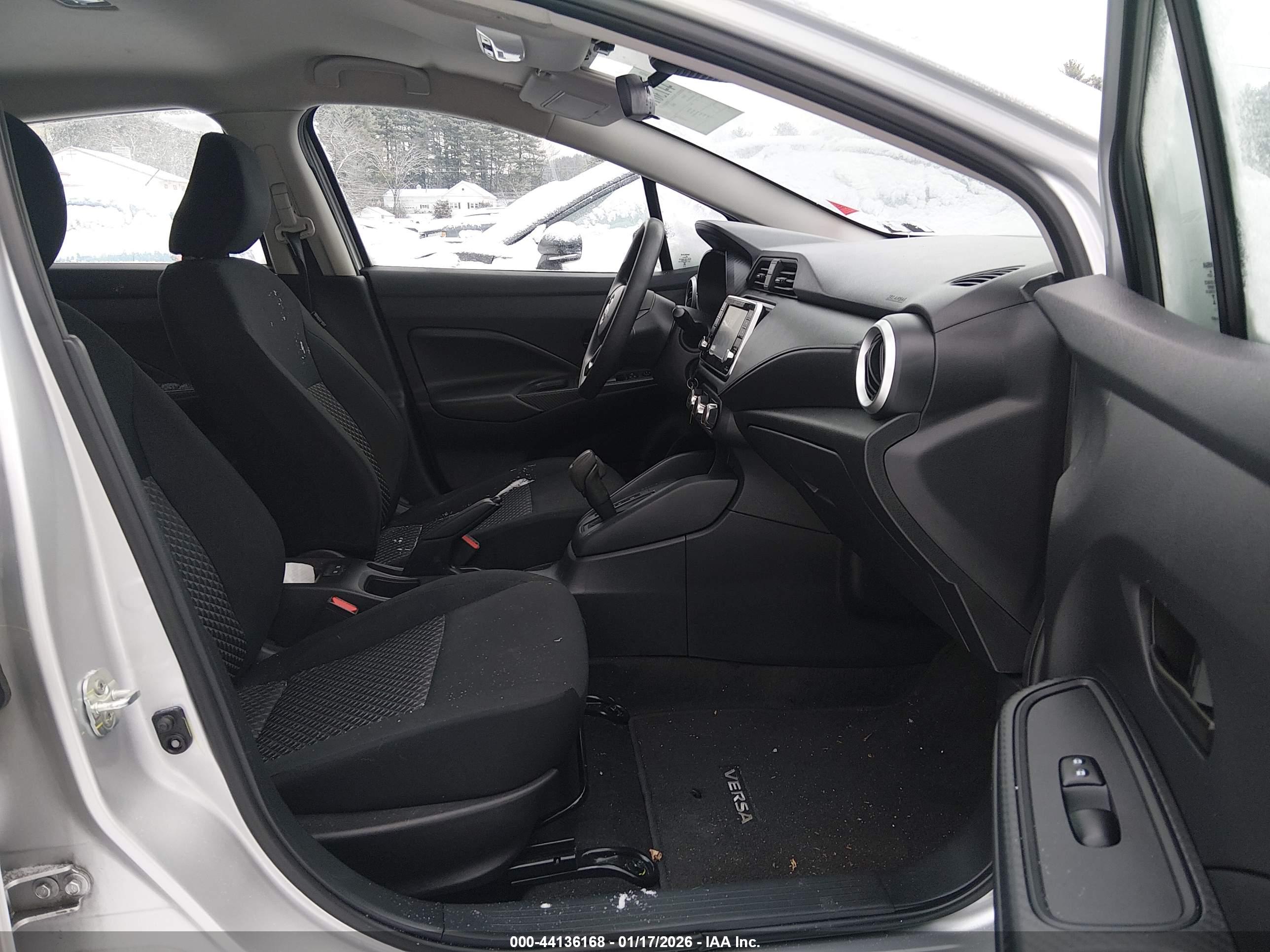 NISSAN VERSA image 5