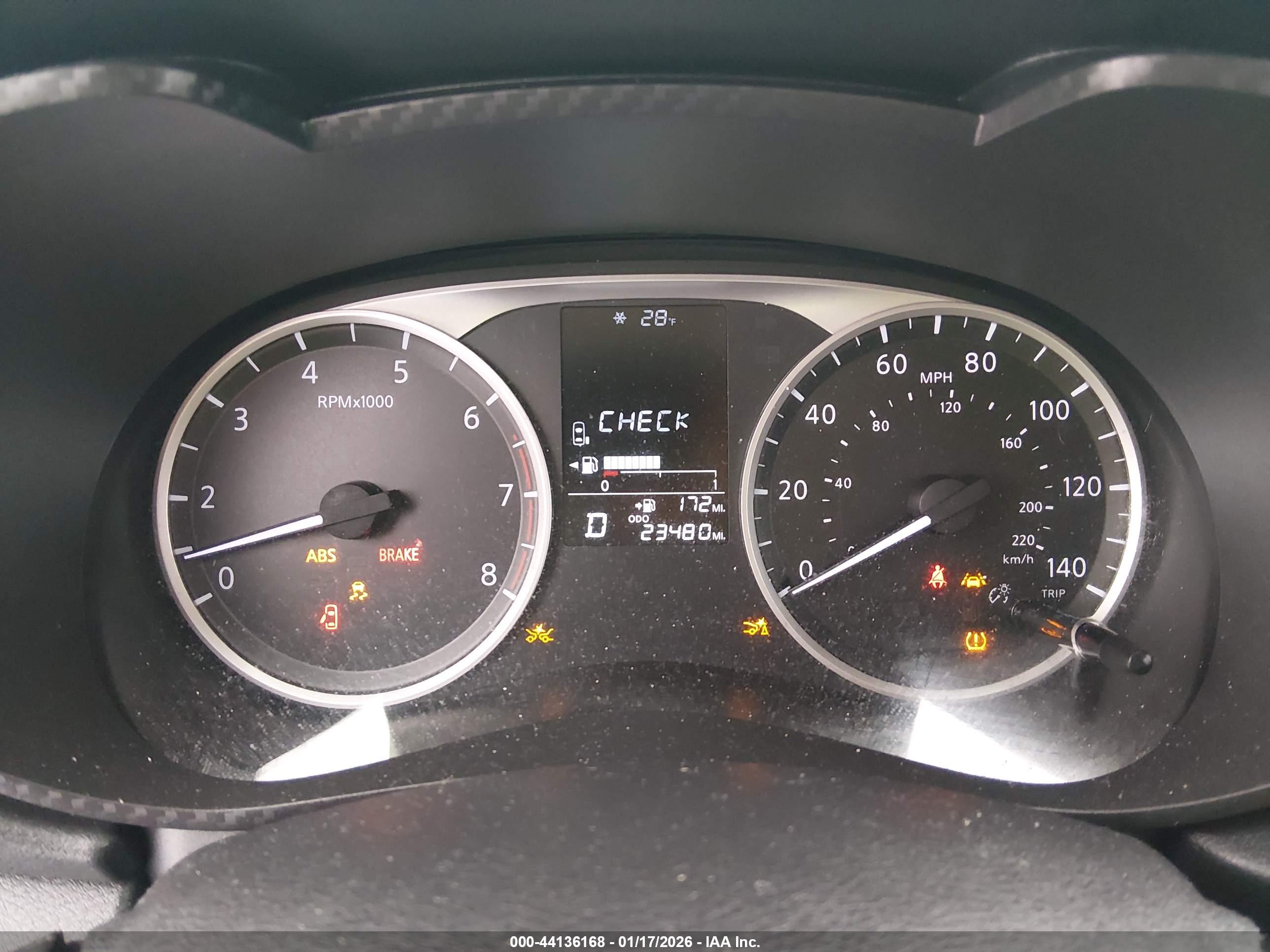NISSAN VERSA image 7