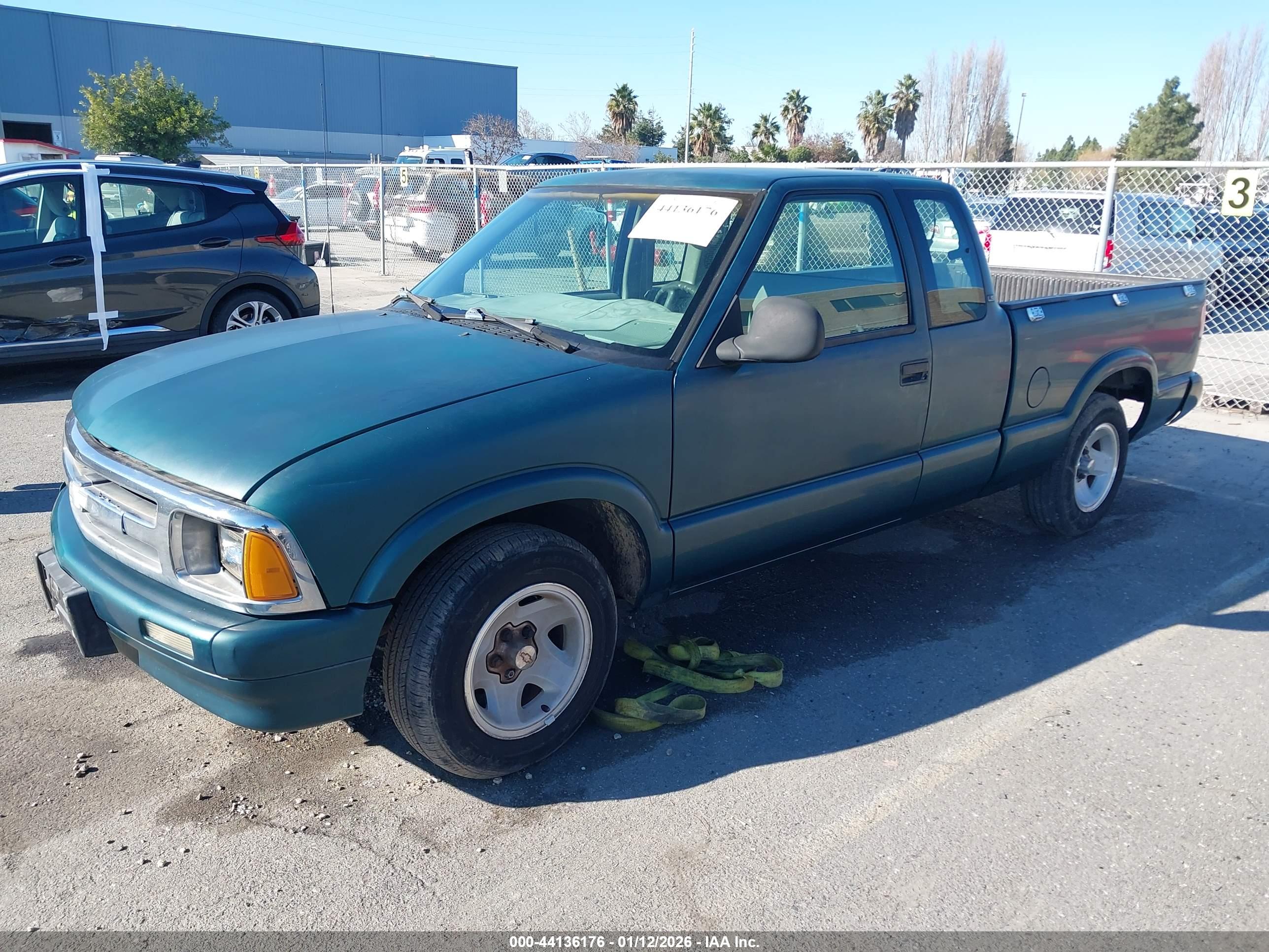 CHEVROLET S-10 image 2