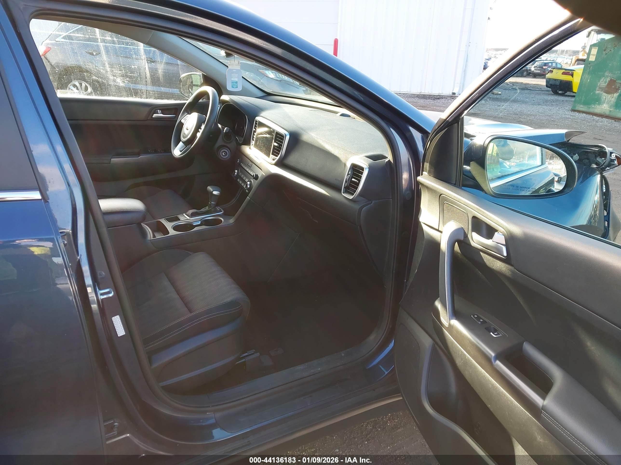 KIA SPORTAGE image 5
