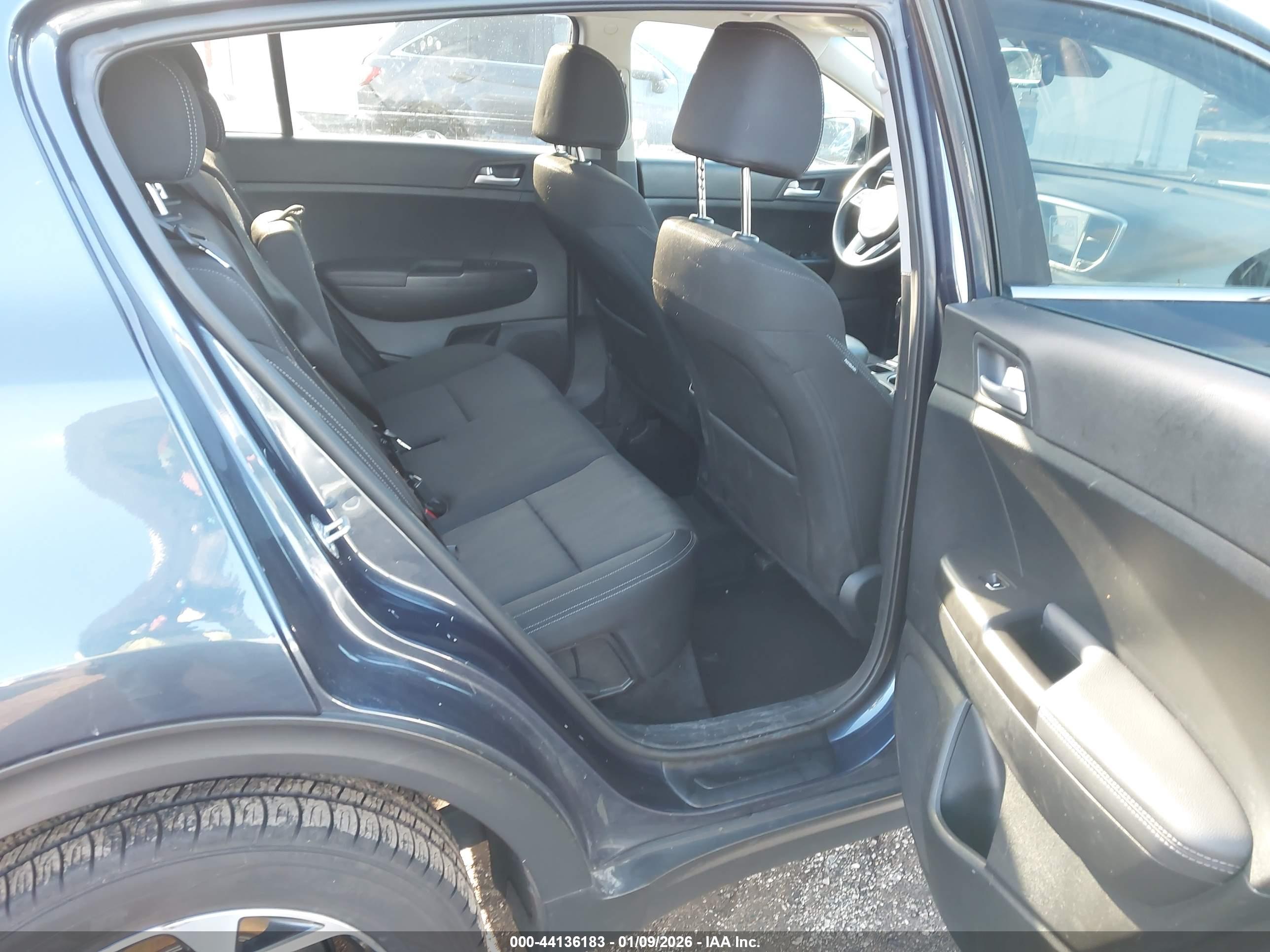 KIA SPORTAGE image 8