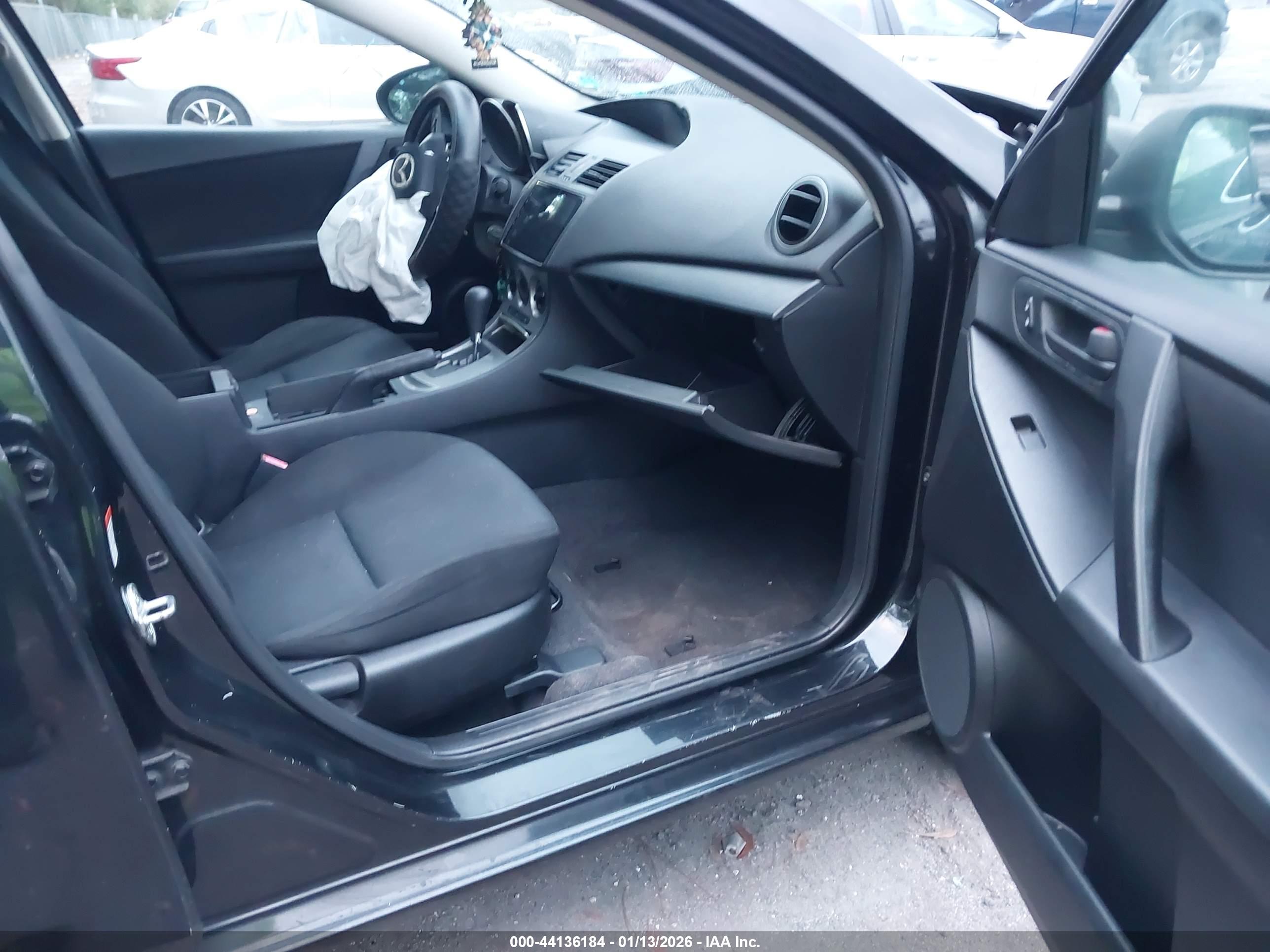 MAZDA MAZDA3 image 5